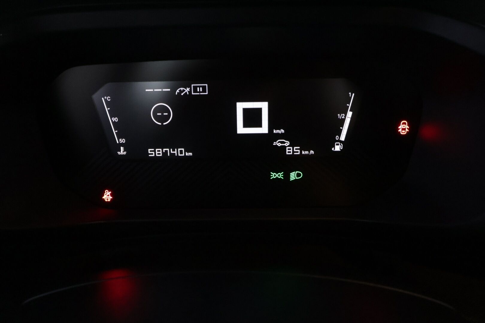 Citroen C4 2021 PureTech 100 Live Pack - * Lohko + sisälämmitin | Vakionopeudensäädin | Bluetooth | Navi | 2x Renkaat * 