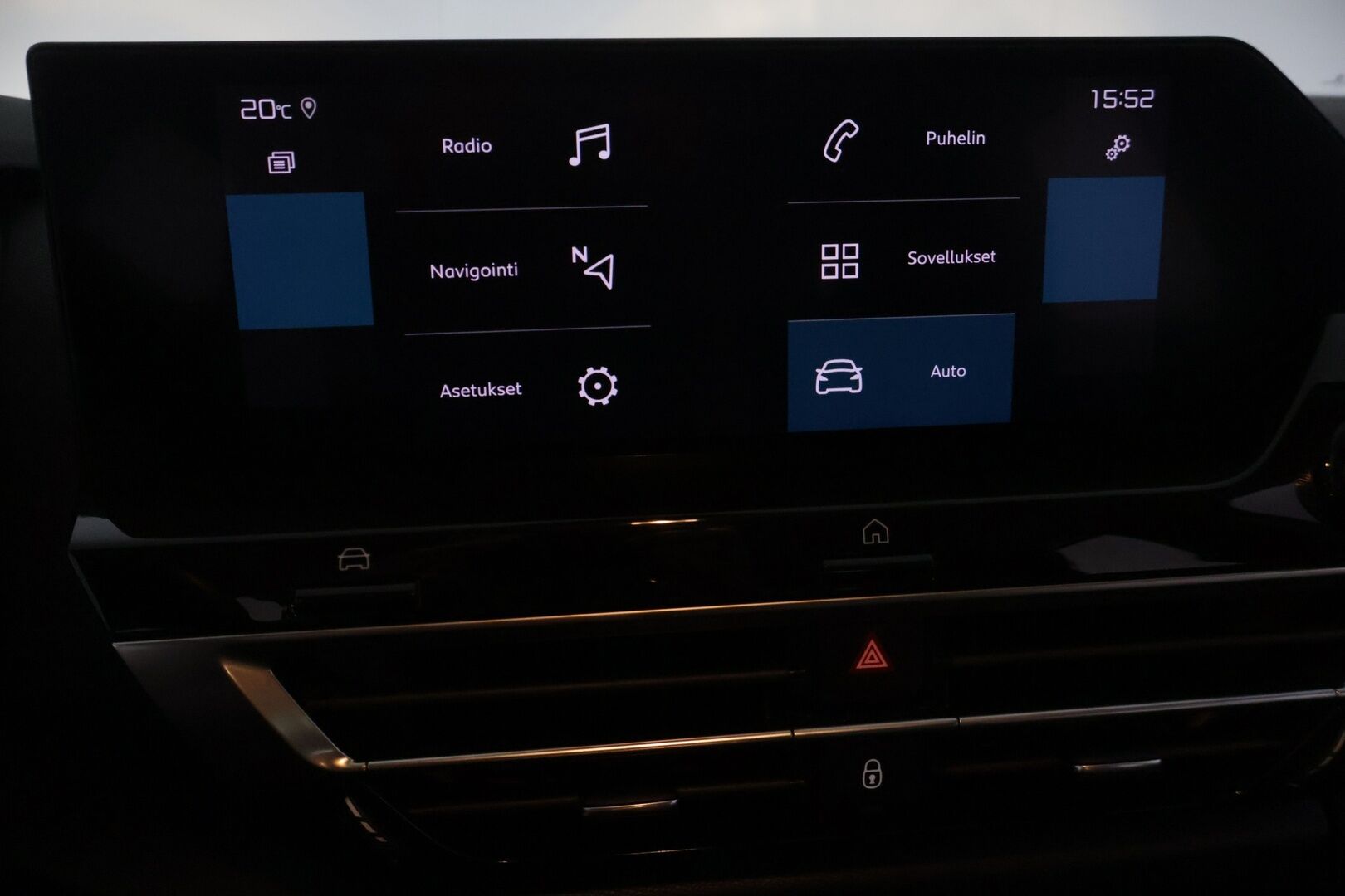 Citroen C4 2021 PureTech 100 Live Pack - * Lohko + sisälämmitin | Vakionopeudensäädin | Bluetooth | Navi | 2x Renkaat * 