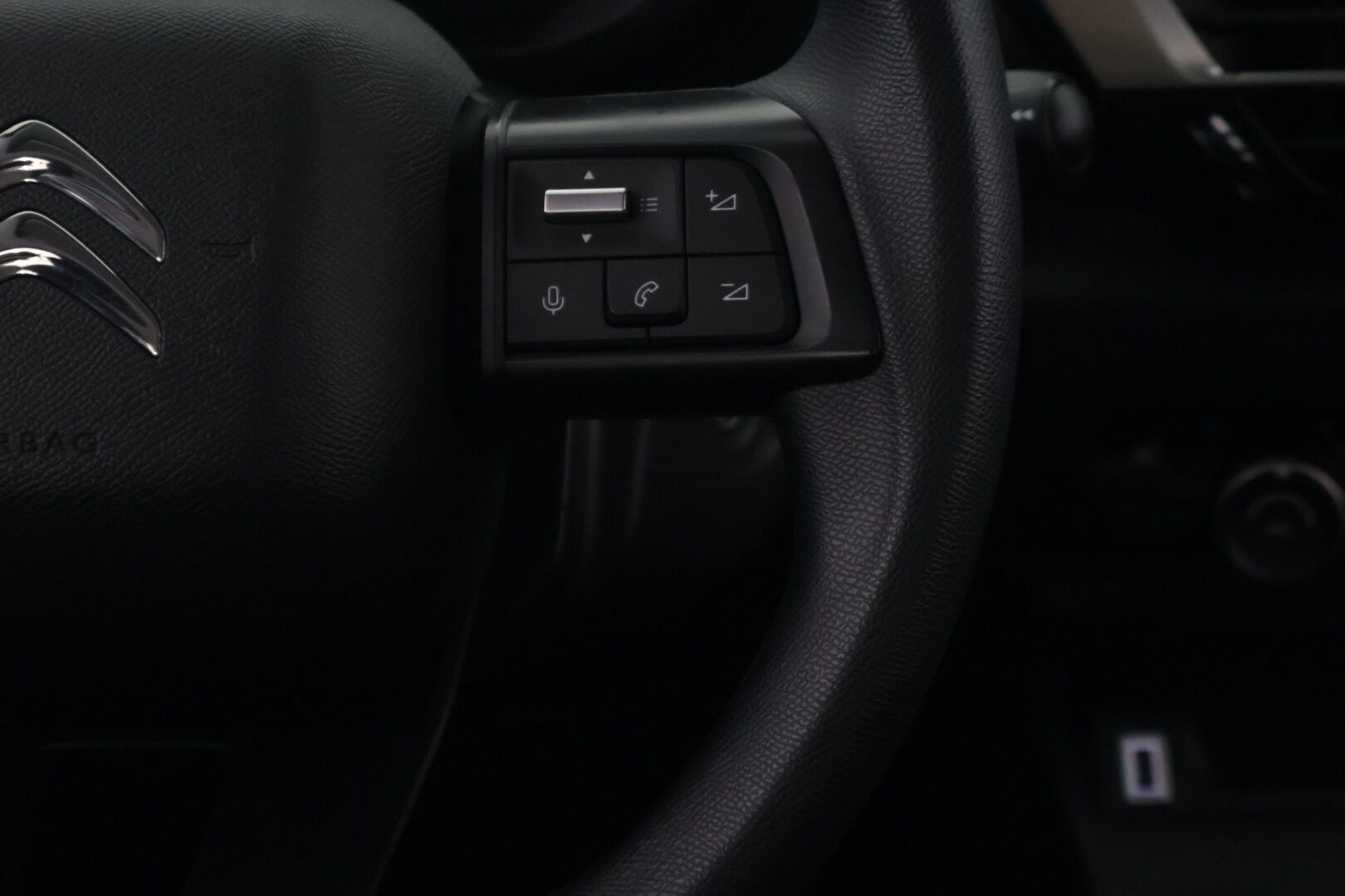 Citroen C4 2021 PureTech 100 Live Pack - * Lohko + sisälämmitin | Vakionopeudensäädin | Bluetooth | Navi | 2x Renkaat * 
