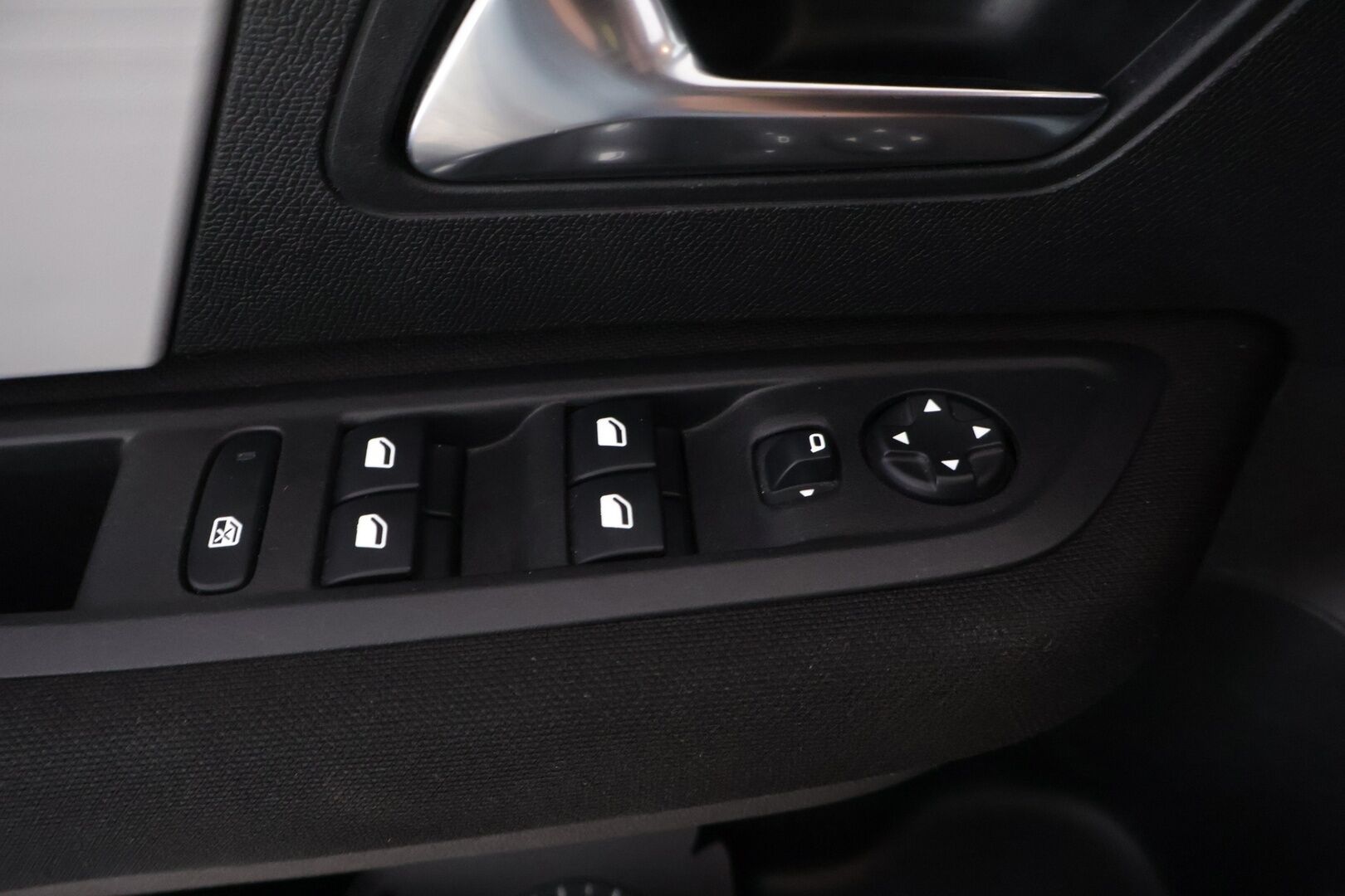 Citroen C4 2021 PureTech 100 Live Pack - * Lohko + sisälämmitin | Vakionopeudensäädin | Bluetooth | Navi | 2x Renkaat * 