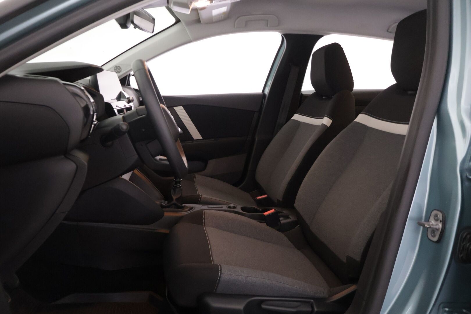 Citroen C4 2021 PureTech 100 Live Pack - * Lohko + sisälämmitin | Vakionopeudensäädin | Bluetooth | Navi | 2x Renkaat * 