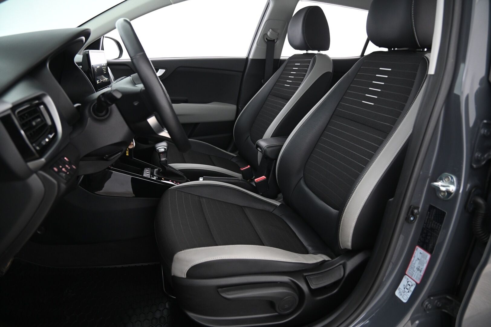 Kia Stonic 2022 1,0 T-GDI 100hv EX Design DCT *Premiun Pack / Kamera / Erikoisistuimet / App connect / Suomiauto* - 1.Omisteinen / Merkkihuollettu / 2x Alut / Pitkä leima / Todella siisti - HULLUT AVAJAISHULINAT KORKOTARJOUS 3,29 %