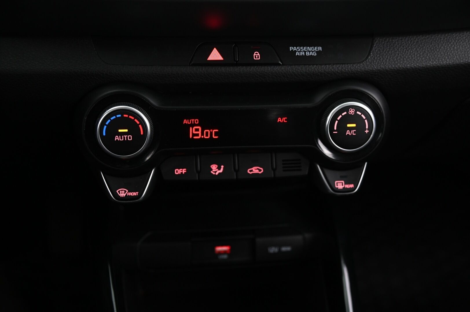 Kia Stonic 2022 1,0 T-GDI 100hv EX Design DCT *Premiun Pack / Kamera / Erikoisistuimet / App connect / Suomiauto* - 1.Omisteinen / Merkkihuollettu / 2x Alut / Pitkä leima / Todella siisti - HULLUT AVAJAISHULINAT KORKOTARJOUS 3,29 %