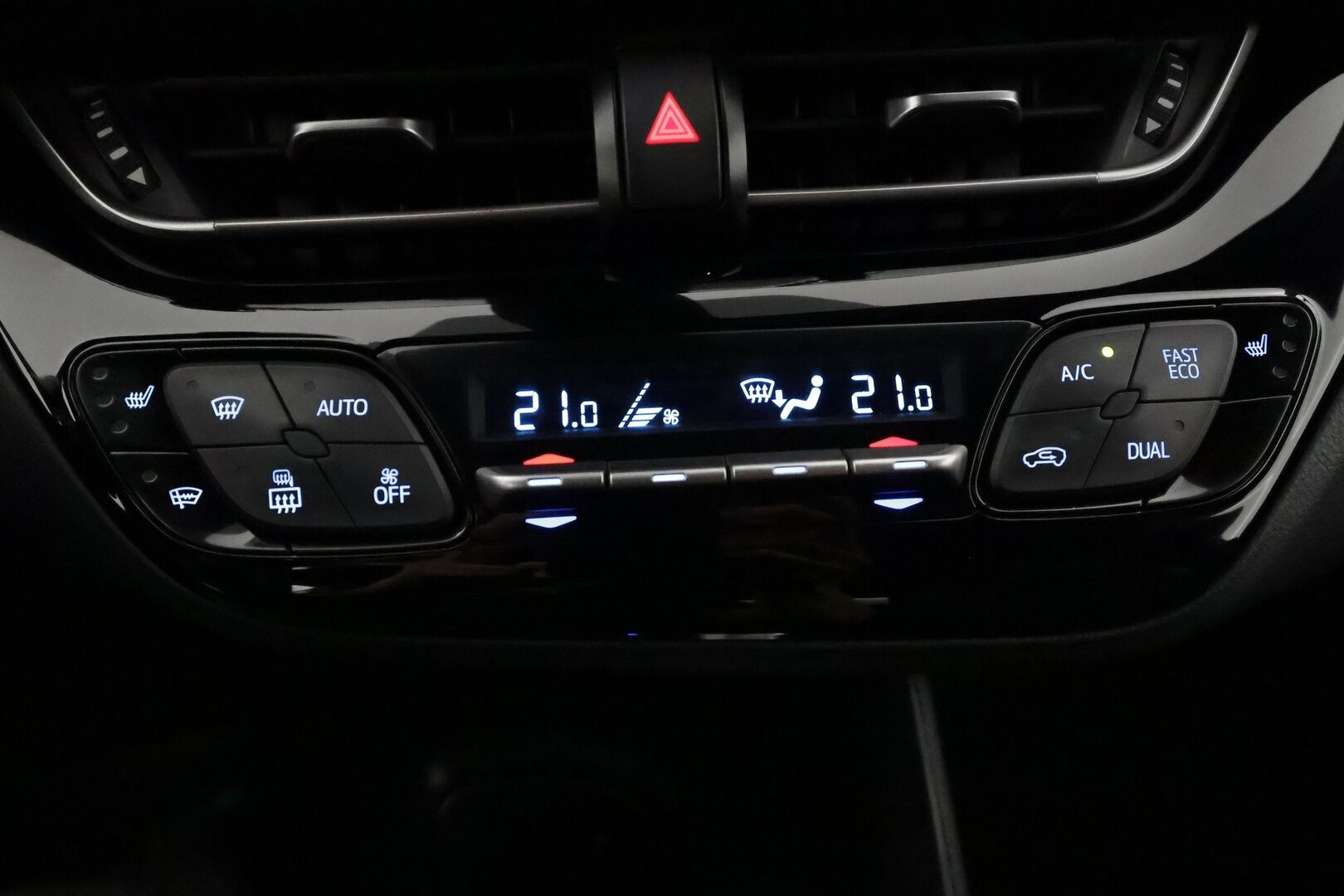 Toyota C-HR 2022 1,8 Hybrid Active ** Facelift / P.kamera / Apple/Android / Adapt.vakkari - 1.om Suomi auto / Merkkihuollot