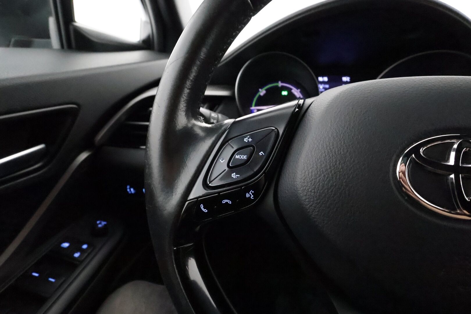 Toyota C-HR 2022 1,8 Hybrid Active ** Facelift / P.kamera / Apple/Android / Adapt.vakkari - 1.om Suomi auto / Merkkihuollot