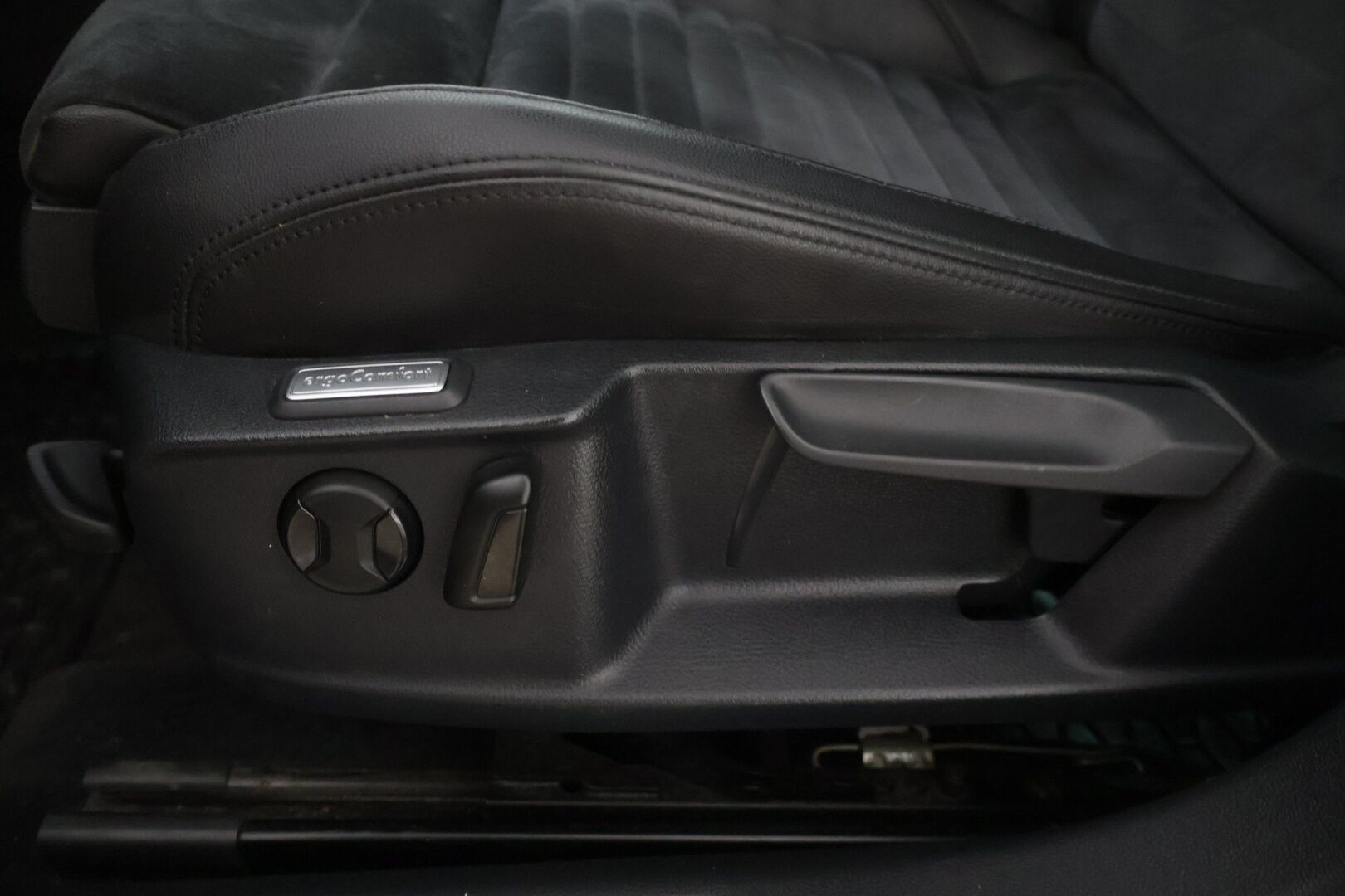 VOLKSWAGEN PASSAT 2016 Sedan GTE Plug-In Hybrid - | Adapt. Vakkari | Kattoikkuna | Alcantara | P-Kamera | Kahdet renkaat vanteilla | Panorama | Akku kuntotarkastettu |