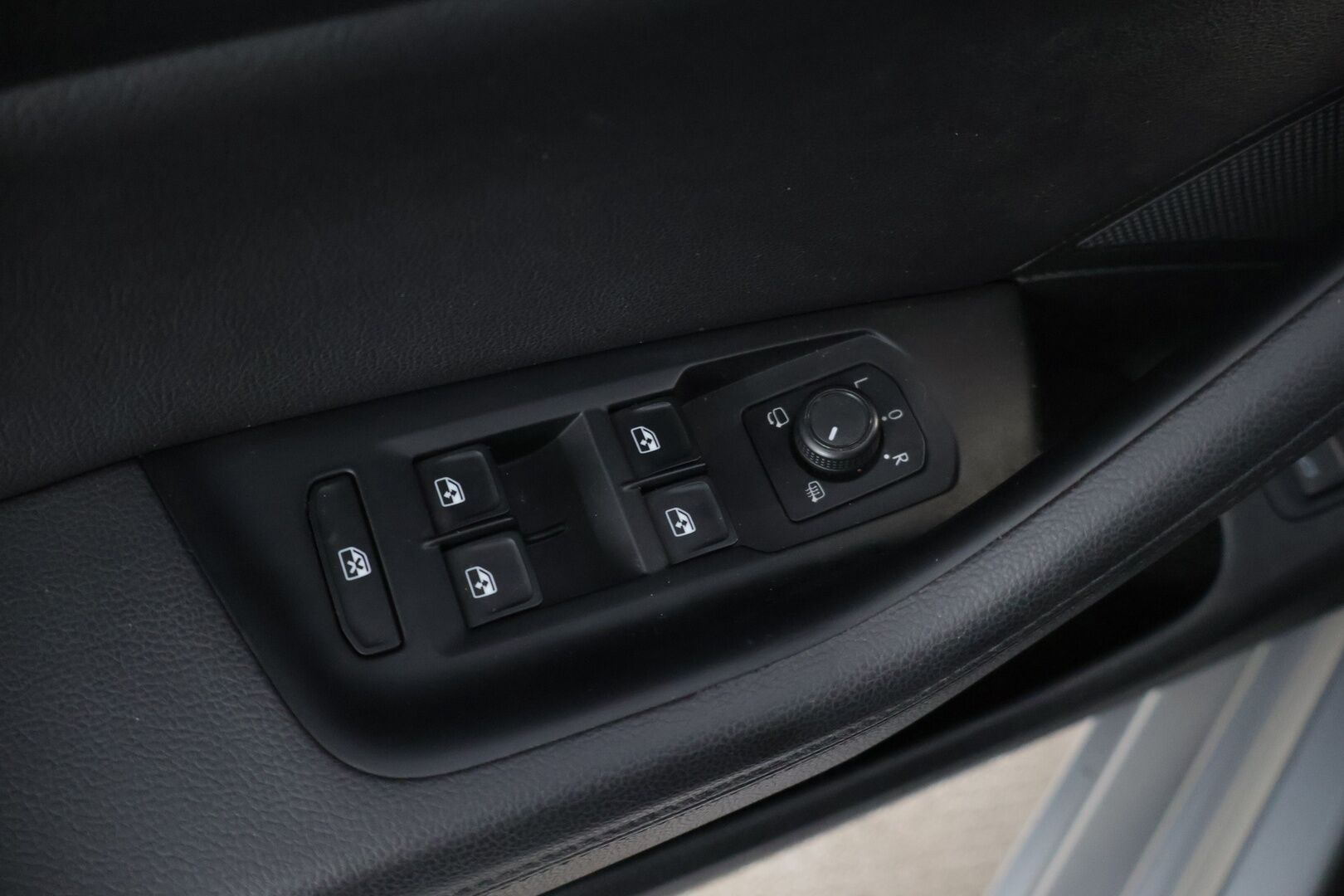 VOLKSWAGEN PASSAT 2016 Sedan GTE Plug-In Hybrid - | Adapt. Vakkari | Kattoikkuna | Alcantara | P-Kamera | Kahdet renkaat vanteilla | Panorama | Akku kuntotarkastettu |