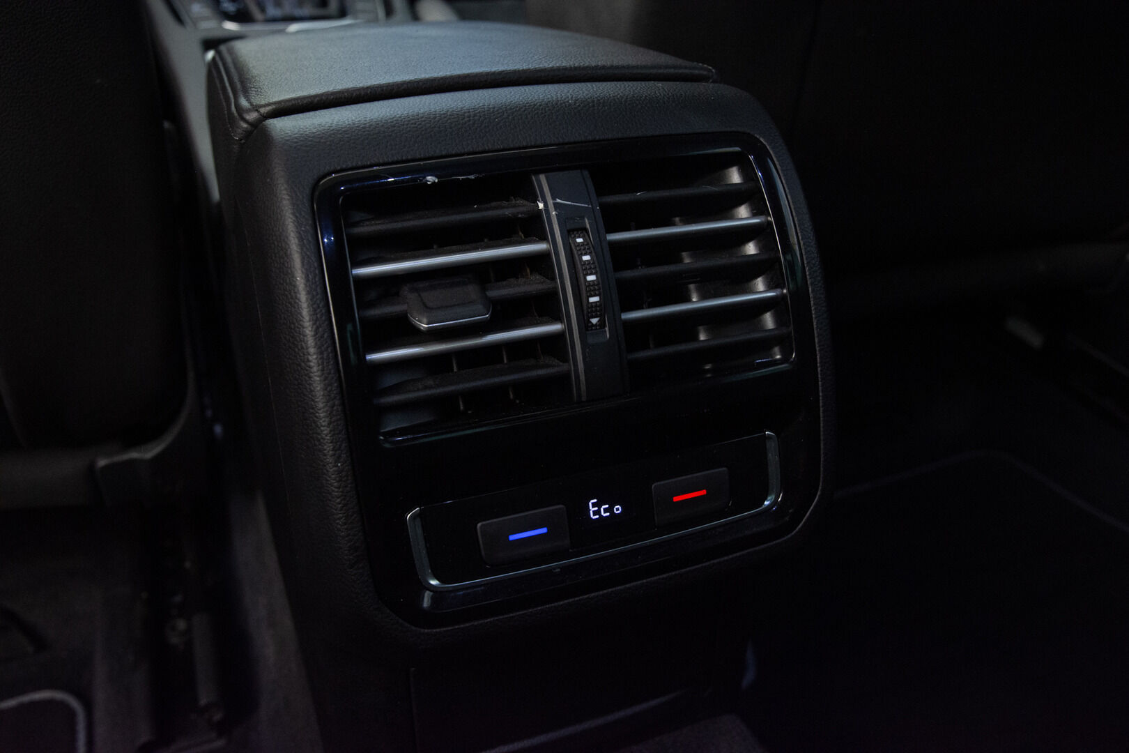 VOLKSWAGEN PASSAT 2016 Sedan GTE Plug-In Hybrid * Adapt.vakkari / Kattoikkuna / Alcantara / P-Kamera / - * Kahdet renkaat vanteilla / Panorama / Akku kuntotarkastettu - HULLUT AVAJAISHULINAT KORKOTARJOUS 3,29 %