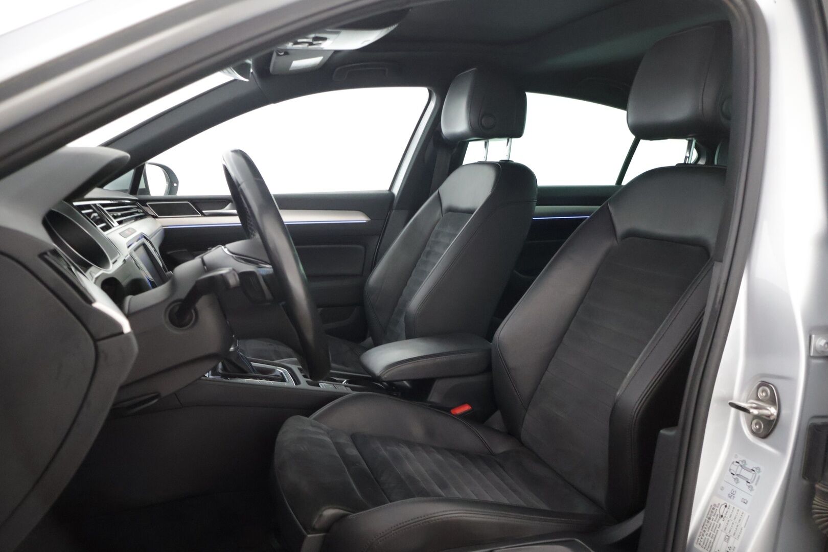 VOLKSWAGEN PASSAT 2016 Sedan GTE Plug-In Hybrid * Adapt.vakkari / Kattoikkuna / Alcantara / P-Kamera / - * Kahdet renkaat vanteilla / Panorama / Akku kuntotarkastettu - HULLUT AVAJAISHULINAT KORKOTARJOUS 3,29 %