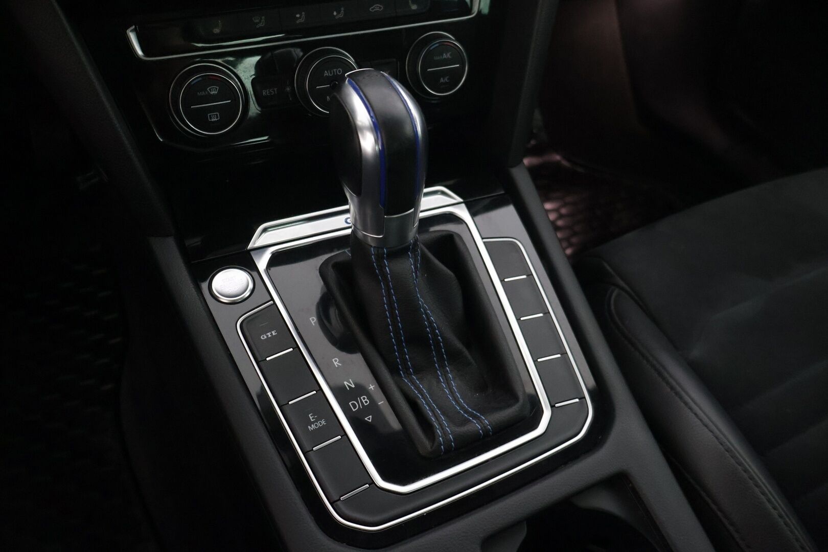 VOLKSWAGEN PASSAT 2016 Sedan GTE Plug-In Hybrid - | Adapt. Vakkari | Kattoikkuna | Alcantara | P-Kamera | Kahdet renkaat vanteilla | Panorama | Akku kuntotarkastettu |