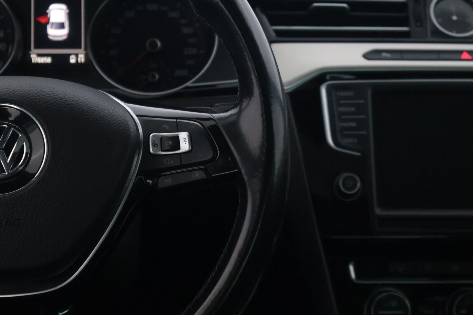 VOLKSWAGEN PASSAT 2016 Sedan GTE Plug-In Hybrid - | Adapt. Vakkari | Kattoikkuna | Alcantara | P-Kamera | Kahdet renkaat vanteilla | Panorama | Akku kuntotarkastettu |