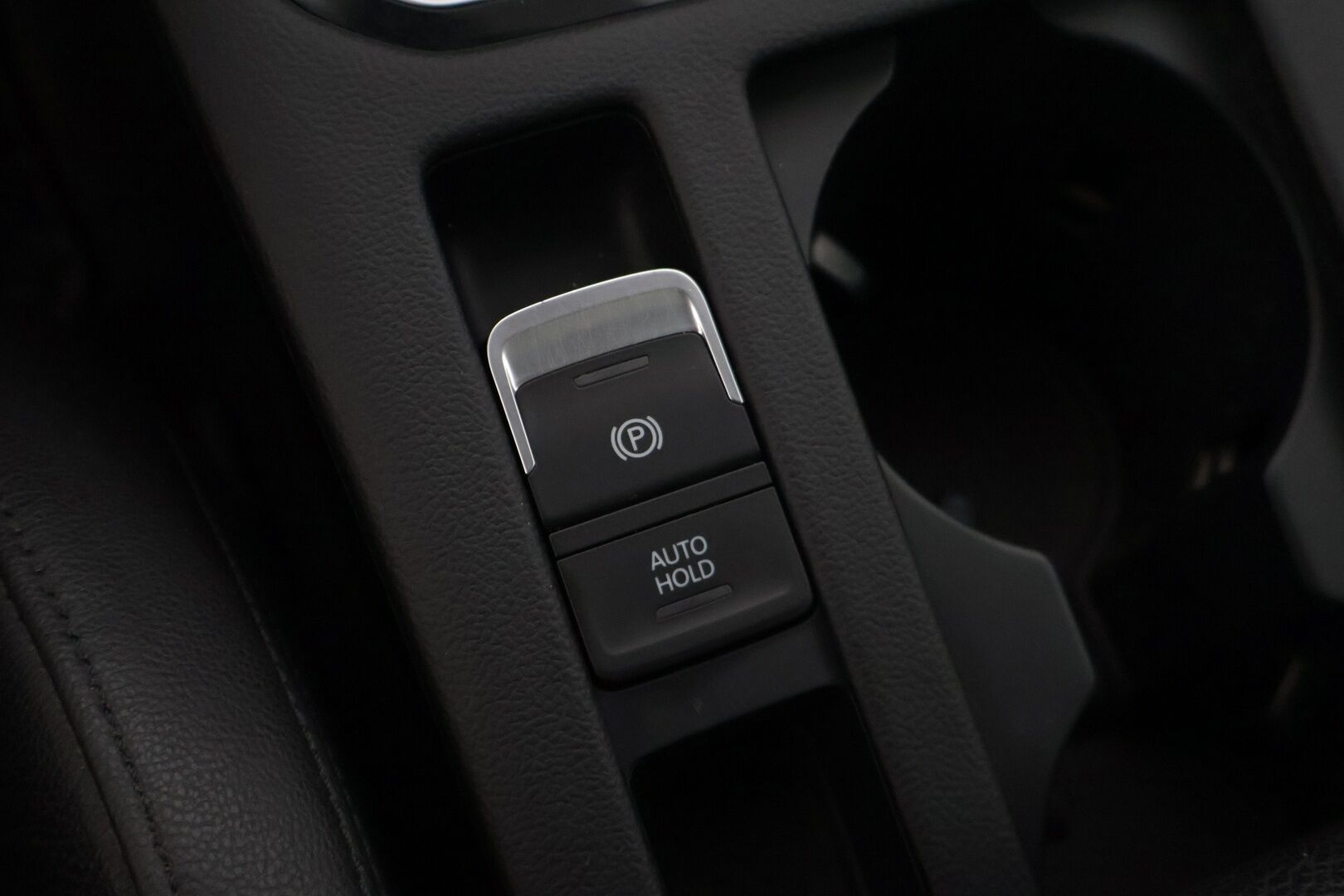 VOLKSWAGEN PASSAT 2016 Sedan GTE Plug-In Hybrid - | Adapt. Vakkari | Kattoikkuna | Alcantara | P-Kamera | Kahdet renkaat vanteilla | Panorama | Akku kuntotarkastettu |