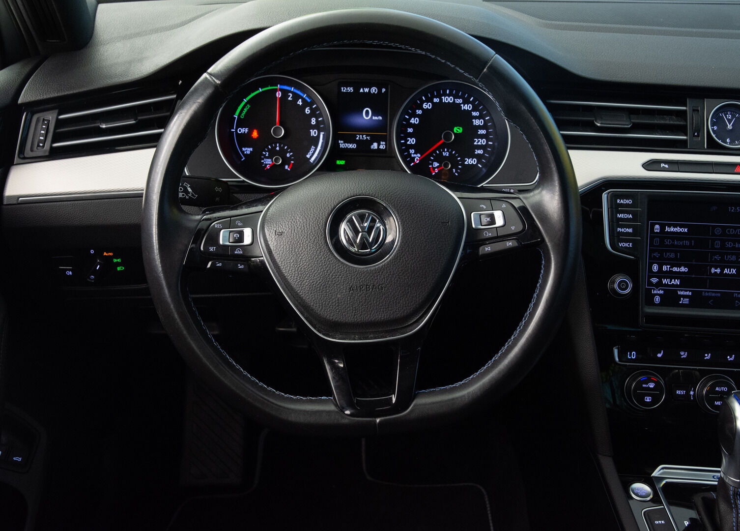 VOLKSWAGEN PASSAT 2016 Sedan GTE Plug-In Hybrid * Adapt.vakkari / Kattoikkuna / Alcantara / P-Kamera / - * Kahdet renkaat vanteilla / Panorama / Akku kuntotarkastettu - HULLUT AVAJAISHULINAT KORKOTARJOUS 3,29 %