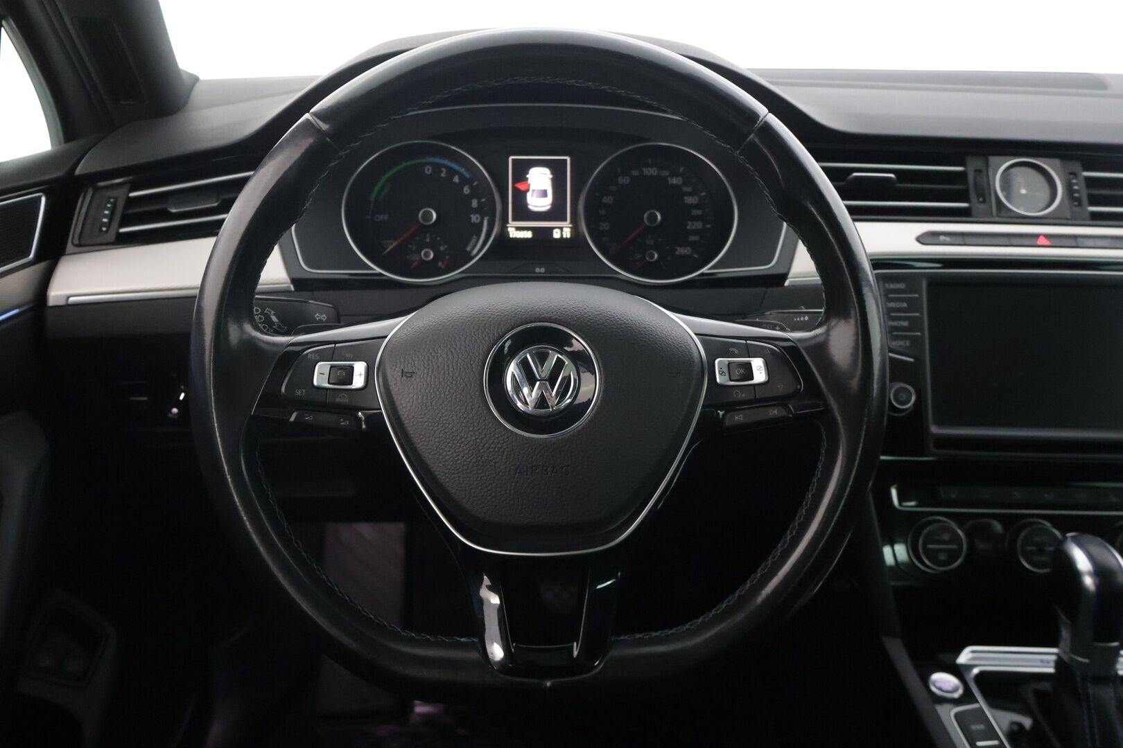 VOLKSWAGEN PASSAT 2016 Sedan GTE Plug-In Hybrid - | Adapt. Vakkari | Kattoikkuna | Alcantara | P-Kamera | Kahdet renkaat vanteilla | Panorama | Akku kuntotarkastettu |