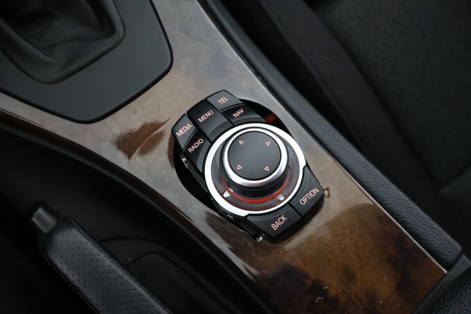 BMW 330 2007 xiA E91 Touring - YritysOutlet - Myydään vain yrityksille  **Sporttipenkit muistilla / Webasto / ACC / iDrive** - Kahdet renkaat vanteineen ja kattava huoltohistoria!