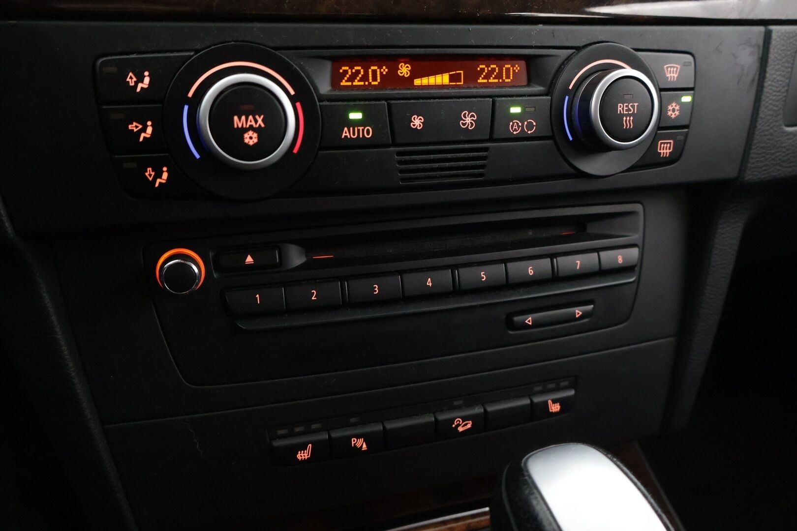 BMW 330 2007 xiA E91 Touring - YritysOutlet - Myydään vain yrityksille  **Sporttipenkit muistilla / Webasto / ACC / iDrive** - Kahdet renkaat vanteineen ja kattava huoltohistoria!