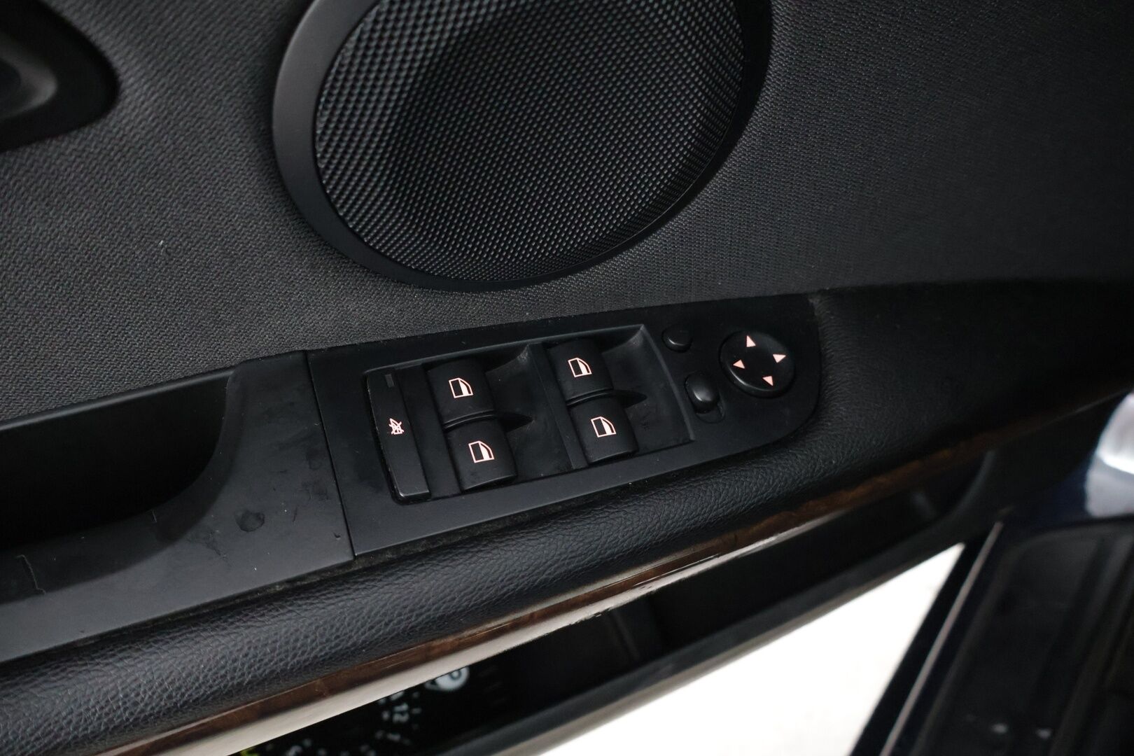 BMW 330 2007 xiA E91 Touring - YritysOutlet - Myydään vain yrityksille  **Sporttipenkit muistilla / Webasto / ACC / iDrive** - Kahdet renkaat vanteineen ja kattava huoltohistoria!