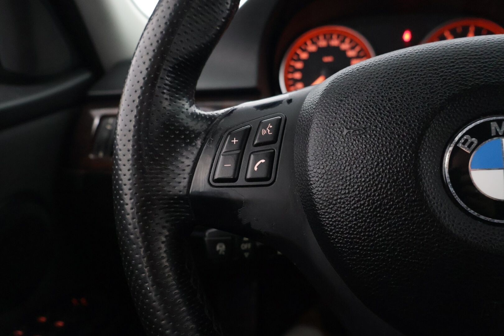 BMW 330 2007 xiA E91 Touring - YritysOutlet - Myydään vain yrityksille  **Sporttipenkit muistilla / Webasto / ACC / iDrive** - Kahdet renkaat vanteineen ja kattava huoltohistoria!