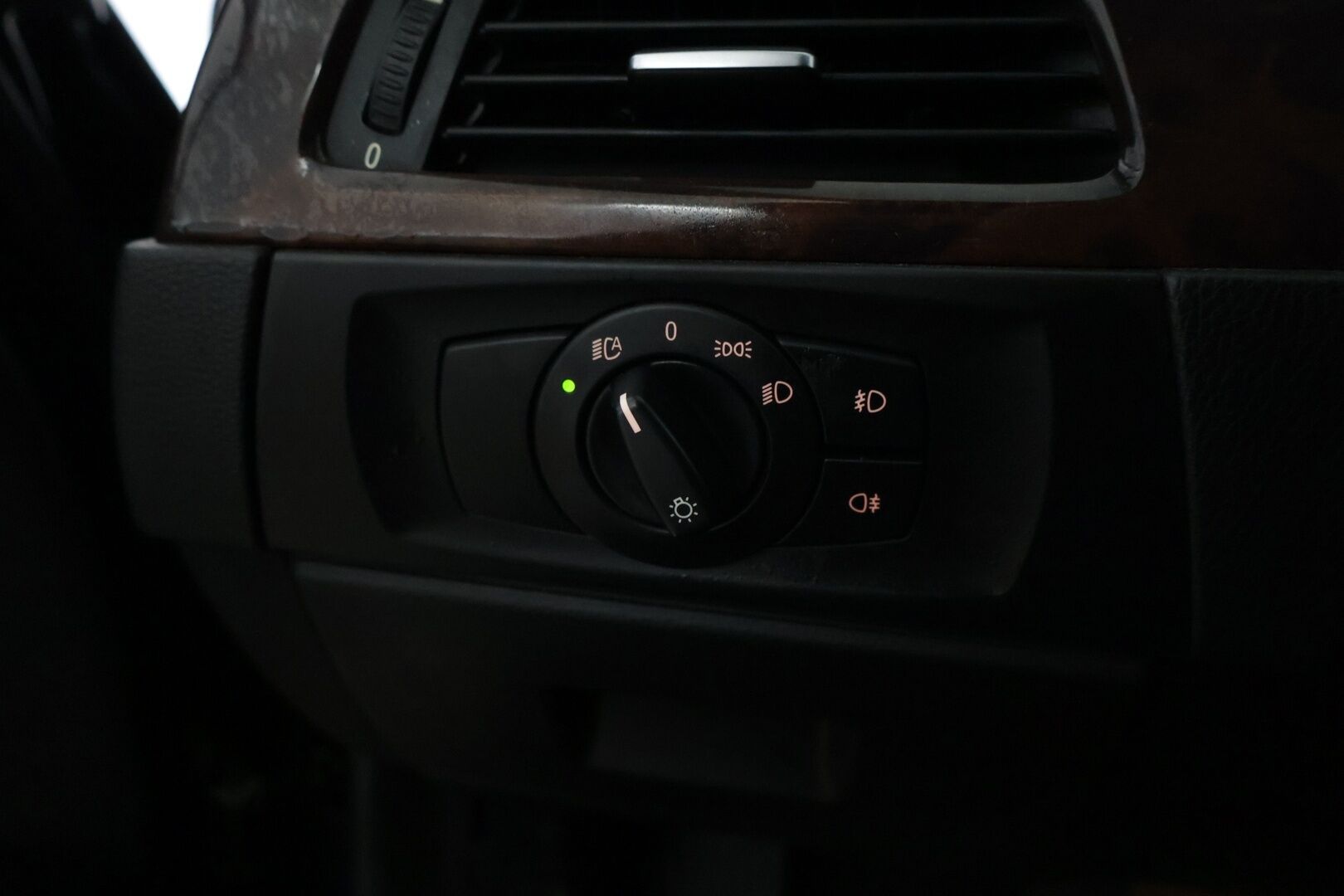 BMW 330 2007 xiA E91 Touring - YritysOutlet - Myydään vain yrityksille  **Sporttipenkit muistilla / Webasto / ACC / iDrive** - Kahdet renkaat vanteineen ja kattava huoltohistoria!