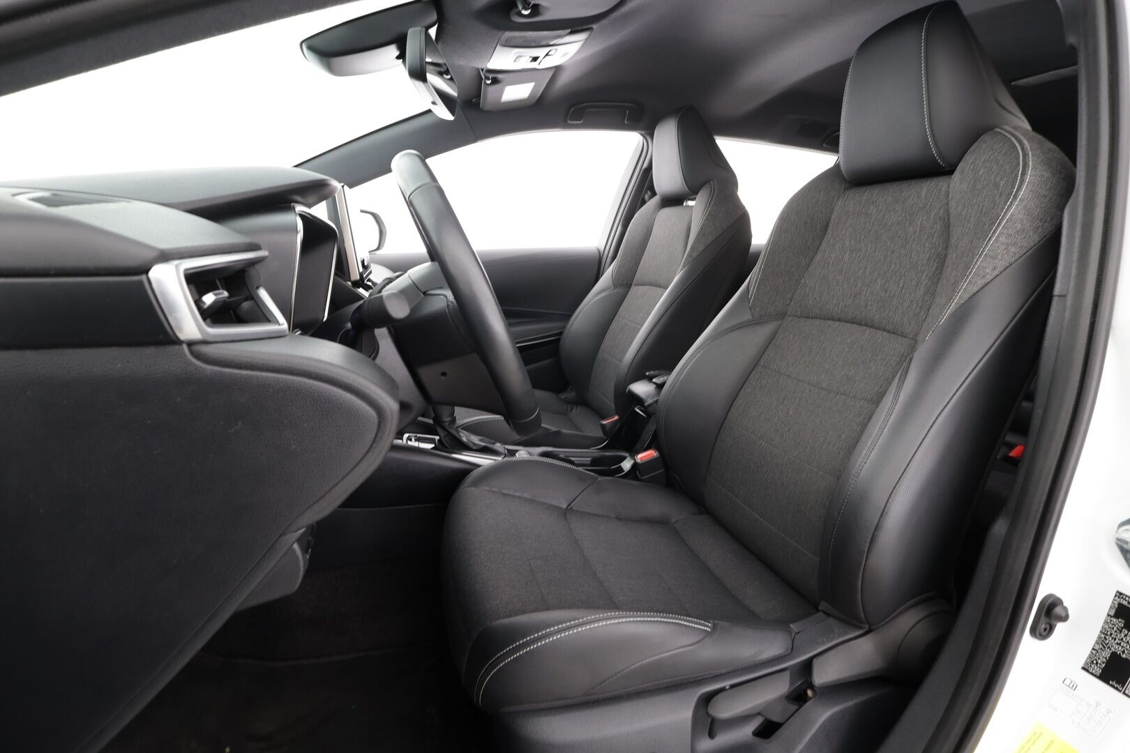 Toyota Corolla 2023 Touring Sports 1,8 Hybrid Prestige Edition * ACC / P.kamera / LED / Navi / Puolinahat / KeylessGo / Sähköluukku * - 1.Om Suomi-auto / Kahdet renkaat aluvanteilla / Merkkihuollettu - HULLUT JOULUT KORKOTARJOUS 2,49% 