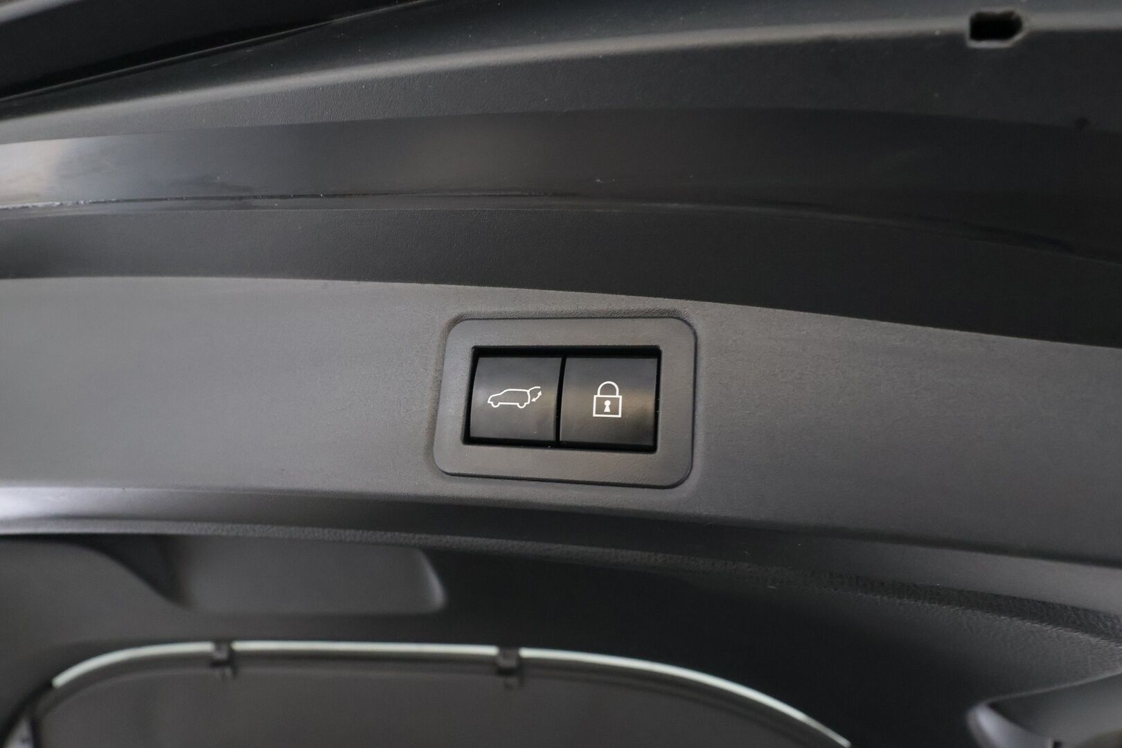 Toyota Corolla 2023 Touring Sports 1,8 Hybrid Prestige Edition * ACC / P.kamera / LED / Navi / Puolinahat / KeylessGo / Sähköluukku * - 1.Om Suomi-auto / Kahdet renkaat aluvanteilla / Merkkihuollettu