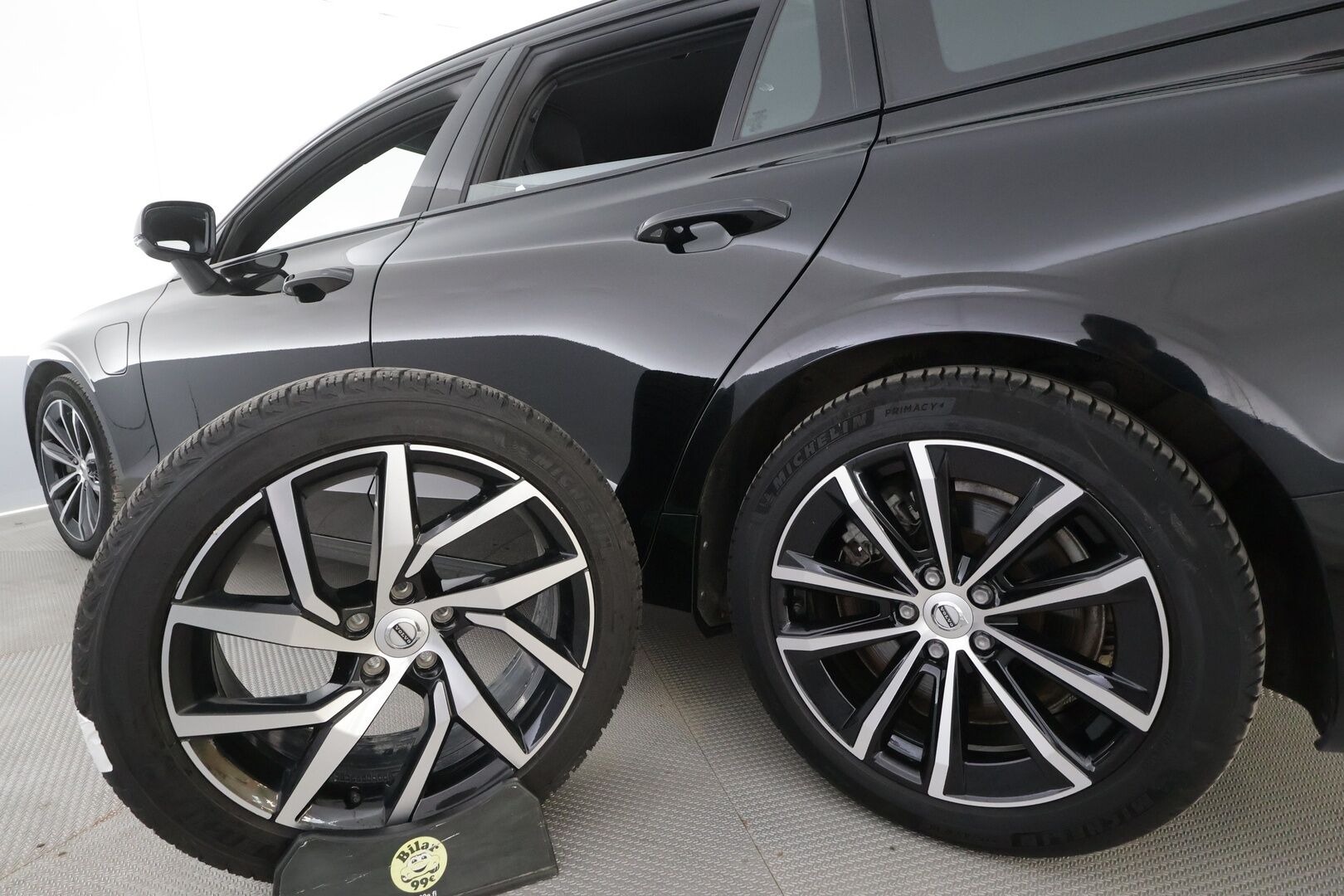 Volvo V60 2023 T6 AWD Long Range Plus Dark aut - | H&K | ACC | Full-LED | P.Kamera | Sporttipenkit Muistilla | Navi | Kaistavahti | Katveavustin | Keyless | Lisälämmitin | 1-om Suomi-auto | 2x Latauskaapelit | Kahdet renkaat | Merkkihuollot |