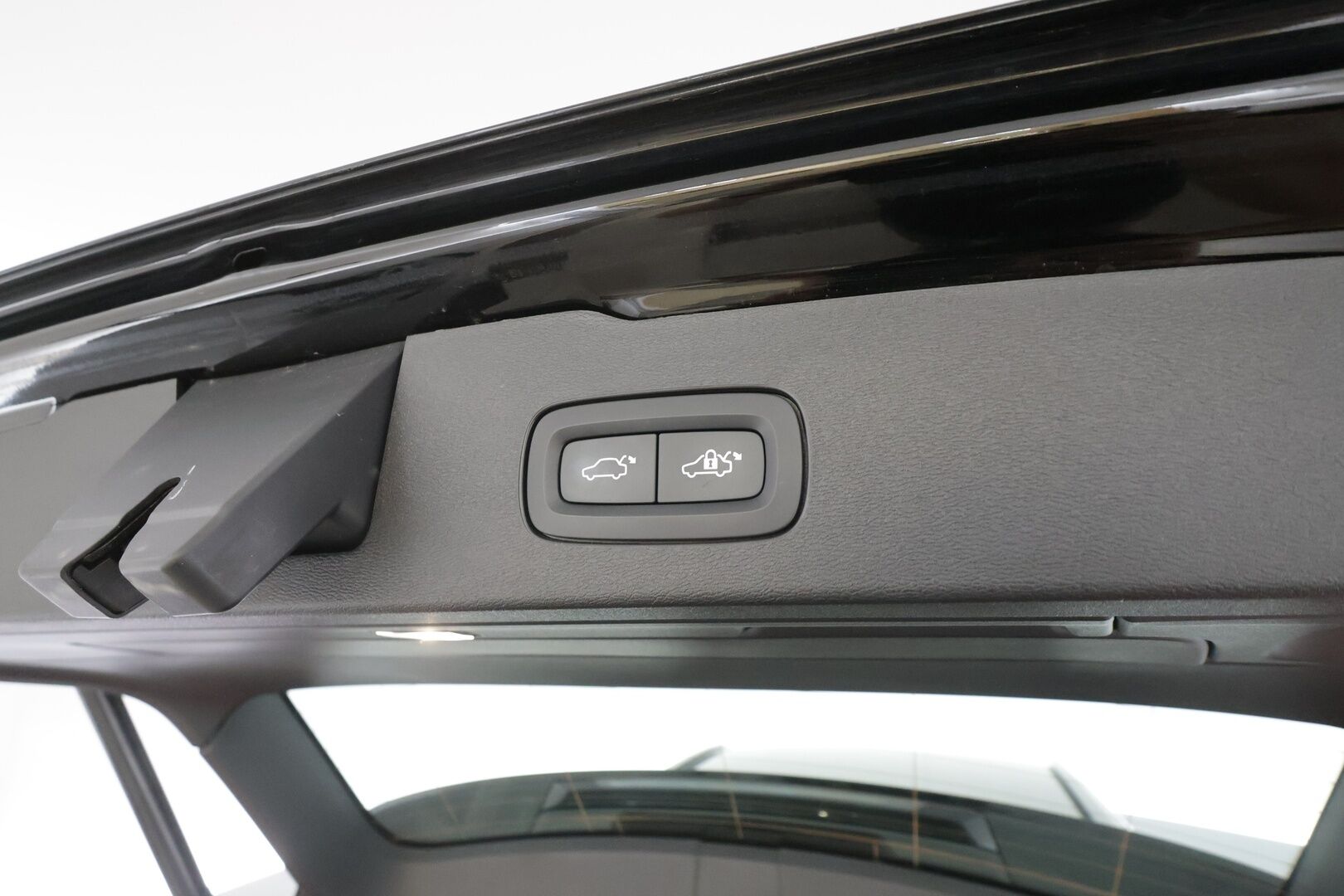 Volvo V60 2023 T6 AWD Long Range Plus Dark aut - | H&K | ACC | Full-LED | P.Kamera | Sporttipenkit Muistilla | Navi | Kaistavahti | Katveavustin | Keyless | Lisälämmitin | 1-om Suomi-auto | 2x Latauskaapelit | Kahdet renkaat | Merkkihuollot |