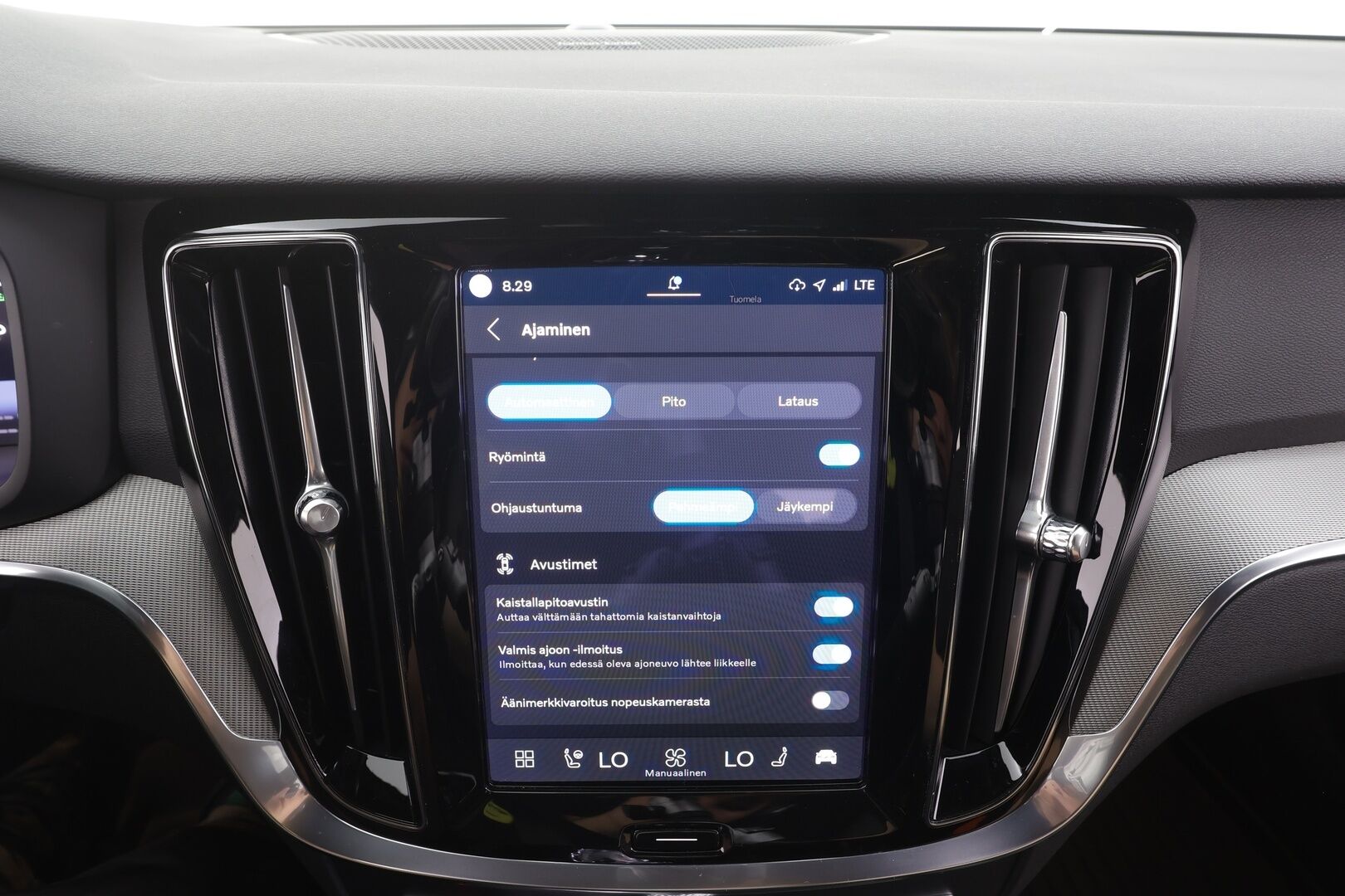 Volvo V60 2023 T6 AWD Long Range Plus Dark aut - | H&K | ACC | Full-LED | P.Kamera | Sporttipenkit Muistilla | Navi | Kaistavahti | Katveavustin | Keyless | Lisälämmitin | 1-om Suomi-auto | 2x Latauskaapelit | Kahdet renkaat | Merkkihuollot |