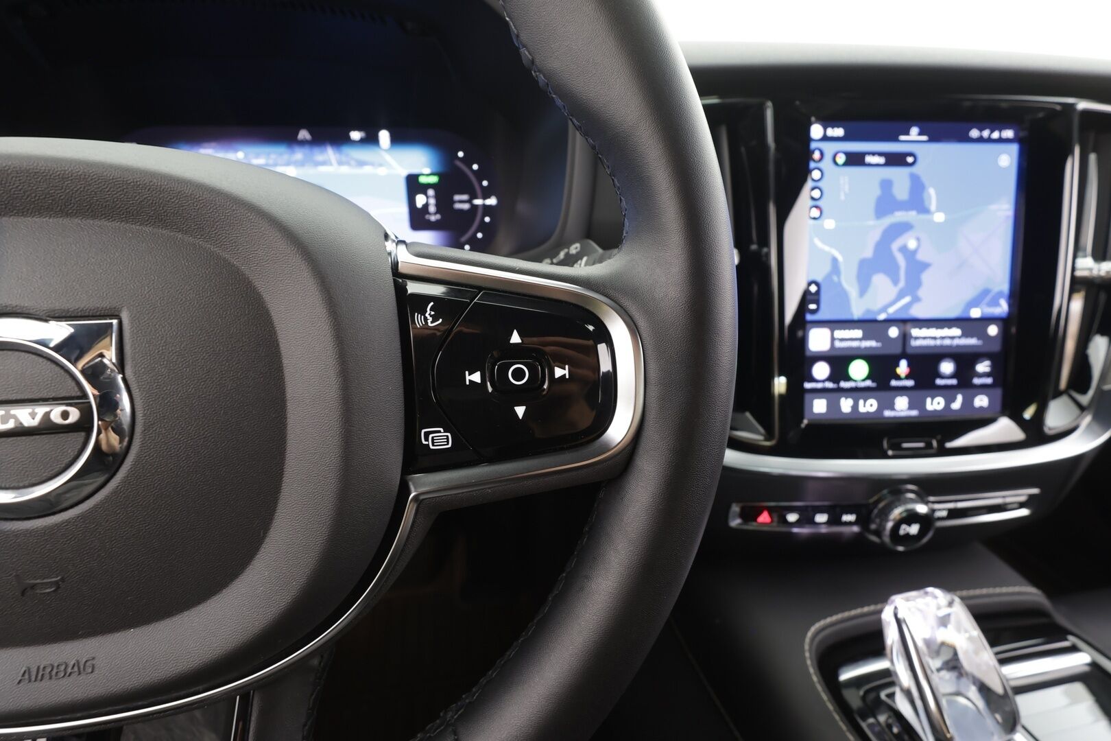 Volvo V60 2023 T6 AWD Long Range Plus Dark aut - | H&K | ACC | Full-LED | P.Kamera | Sporttipenkit Muistilla | Navi | Kaistavahti | Katveavustin | Keyless | Lisälämmitin | 1-om Suomi-auto | 2x Latauskaapelit | Kahdet renkaat | Merkkihuollot |