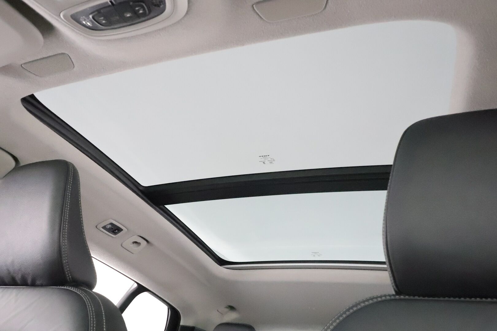 Volvo XC40 2023 T5 TwE Ultimate Bright aut * ACC / 360° / LED / Muistipenkki / Panorama / Koukku / Sporttinahat / KeylessGo / BLIS / H&K * - SOH: 97.5% / 1.Om Suomi-auto / Kahdet renkaat aluvanteilla / Merkkihuollettu