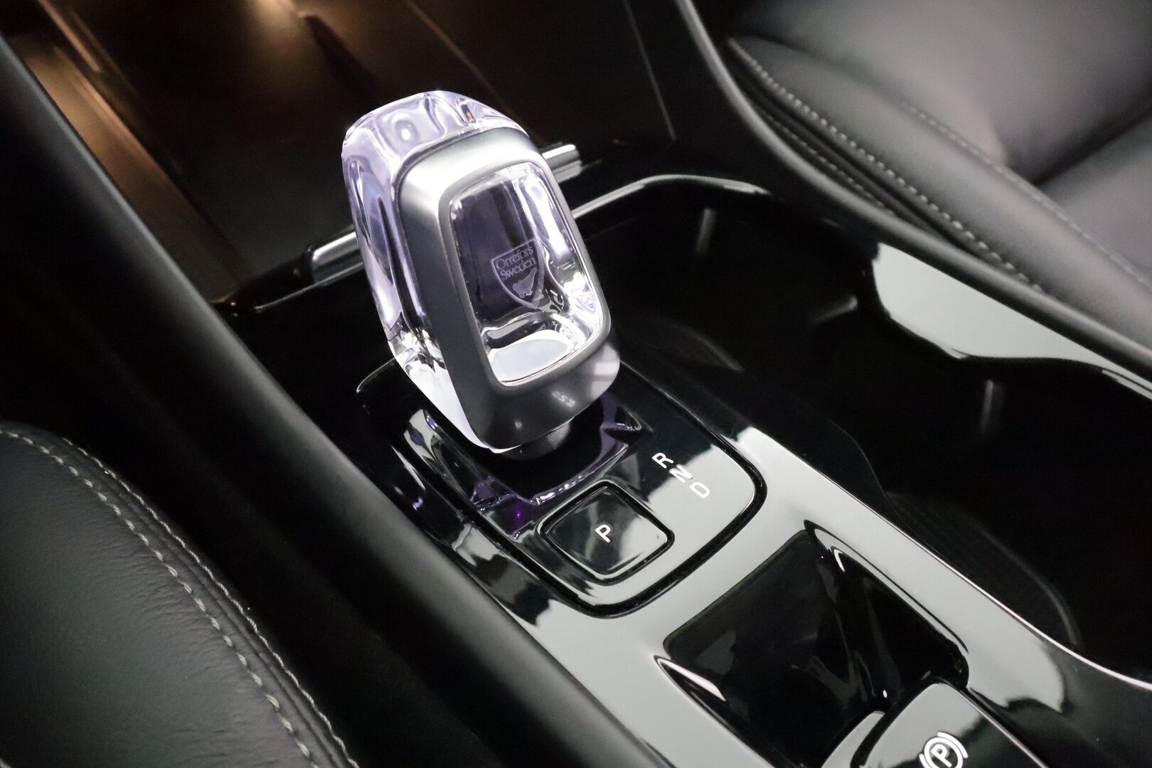 Volvo XC40 2023 T5 TwE Ultimate Bright aut * ACC / 360° / LED / Muistipenkki / Panorama / Koukku / Sporttinahat / KeylessGo / BLIS / H&K * - SOH: 97.5% / 1.Om Suomi-auto / Kahdet renkaat aluvanteilla / Merkkihuollettu