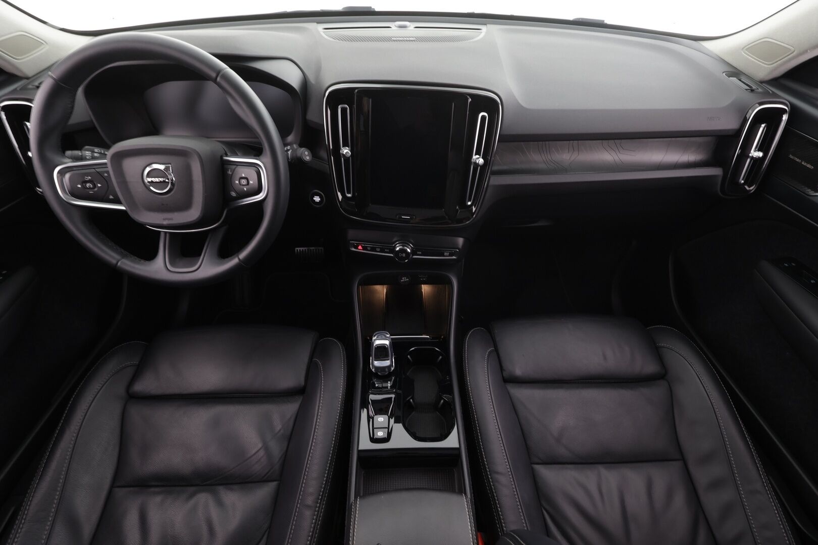 Volvo XC40 2023 T5 TwE Ultimate Bright aut * ACC / 360° / LED / Muistipenkki / Panorama / Koukku / Sporttinahat / KeylessGo / BLIS / H&K * - 1.Om Suomi-auto / Kahdet renkaat aluvanteilla / Merkkihuollettu