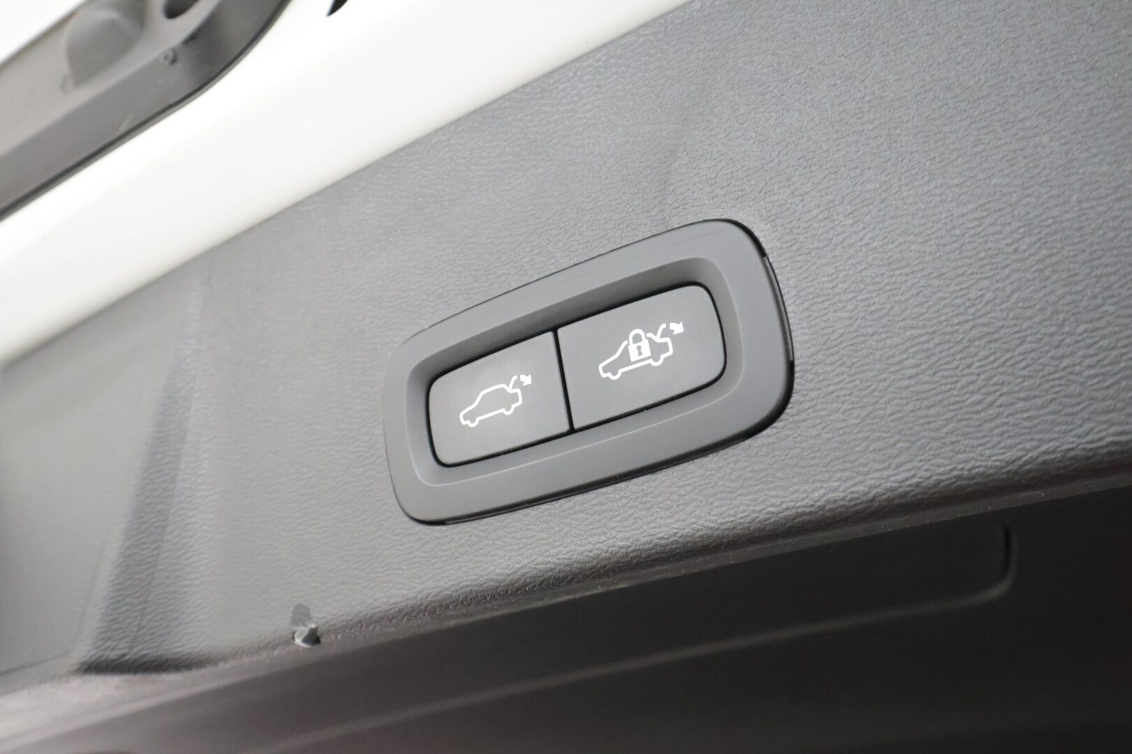 Volvo XC40 2023 T5 TwE Ultimate Bright aut * ACC / 360° / LED / Muistipenkki / Panorama / Koukku / Sporttinahat / KeylessGo / BLIS / H&K * - SOH: 97.5% / 1.Om Suomi-auto / Kahdet renkaat aluvanteilla / Merkkihuollettu