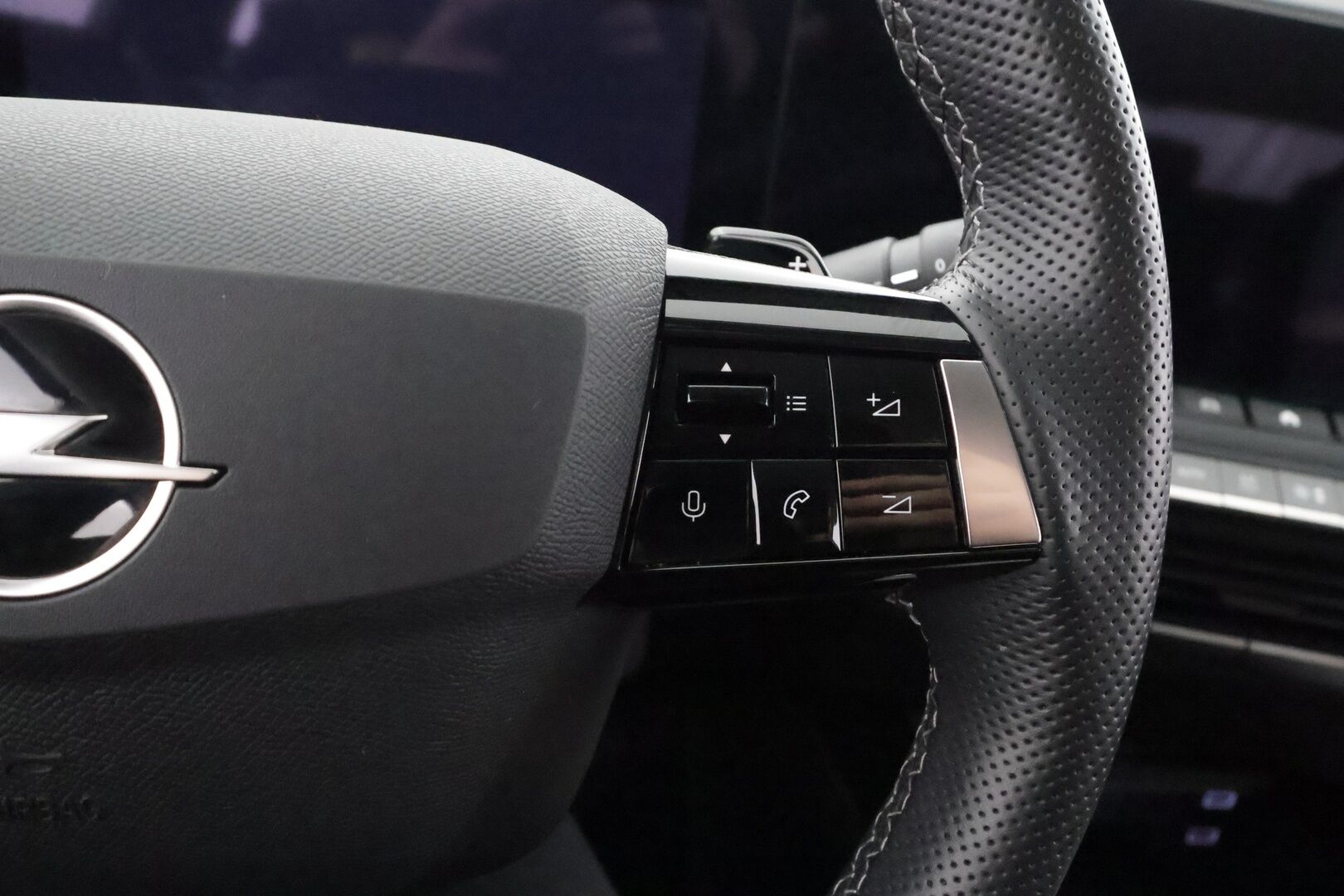 Opel Astra 2023 Innovation Plus 180 A PHEV * ACC / LED / P.Kamera / Kaistavahti / Digimittaristo / Keyless * - 1-om Suomi-auto / Kahdet renkaat aluvanteilla