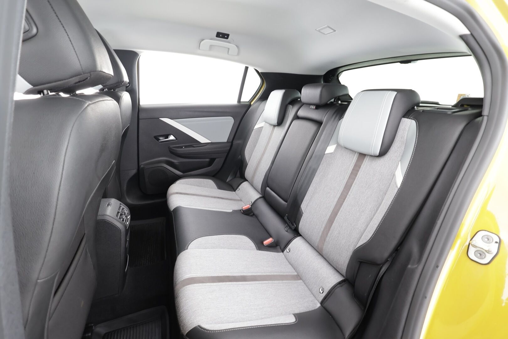 Opel Astra 2023 Innovation Plus 180 A PHEV * ACC / LED / P.Kamera / Kaistavahti / Digimittaristo / Keyless * - 1-om Suomi-auto / Kahdet renkaat aluvanteilla