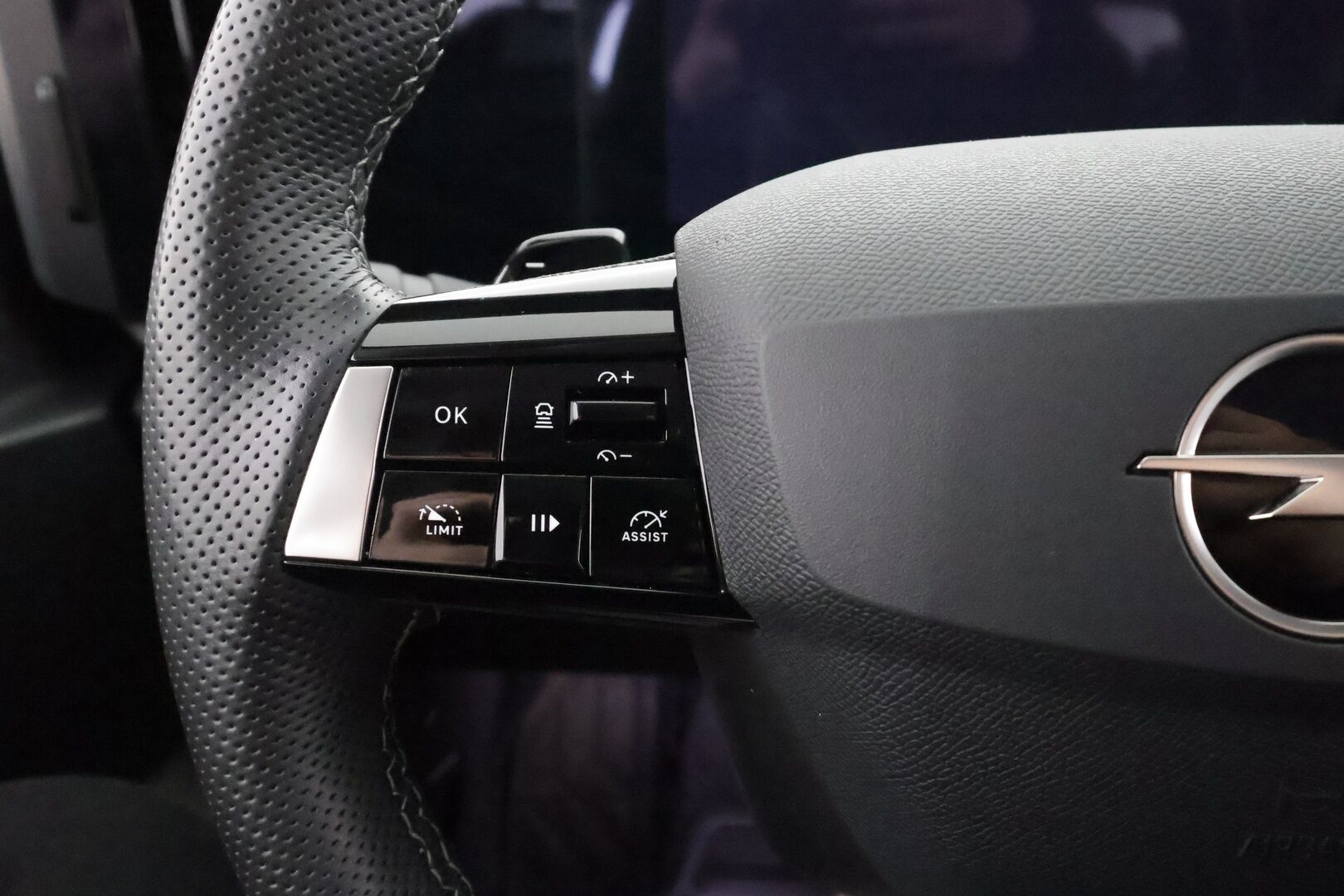 Opel Astra 2023 Innovation Plus 180 A PHEV * ACC / LED / P.Kamera / Kaistavahti / Digimittaristo / Keyless * - 1-om Suomi-auto / Kahdet renkaat aluvanteilla