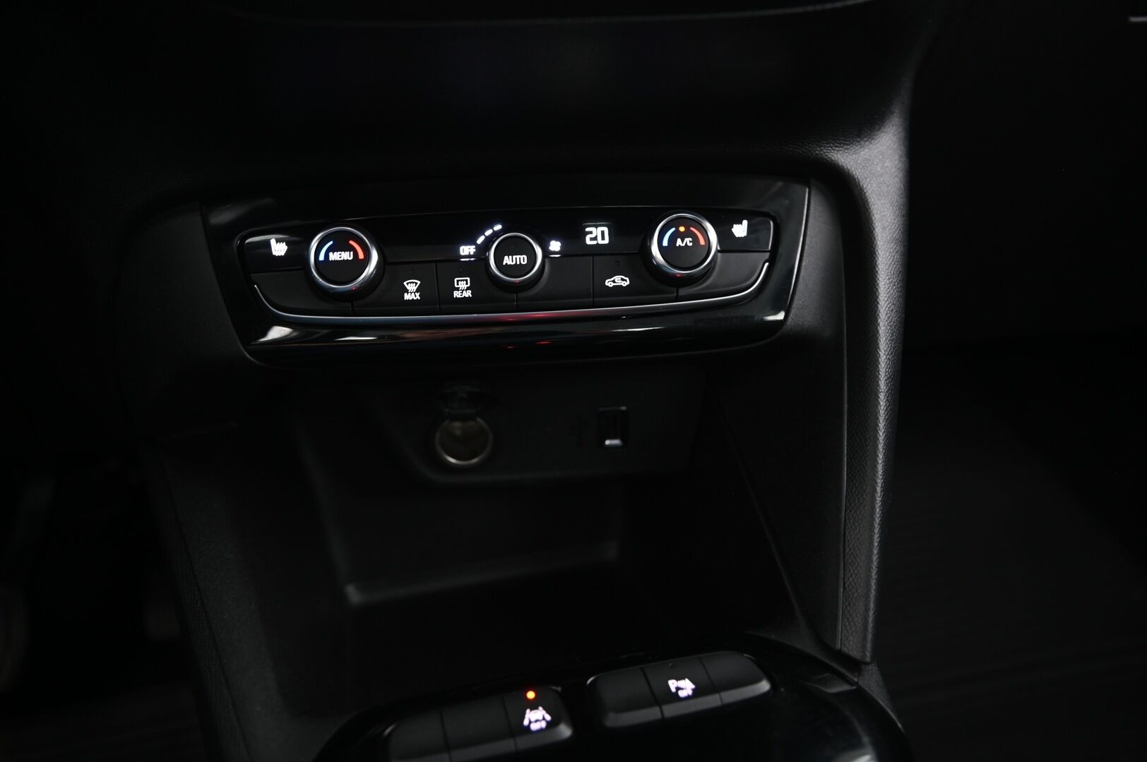 Opel Corsa-e 2023 5-ov Edition 136 automaatti - Vetokoukku / P-kamera / Ratinlämmitin / Apple carplay&Android auto 