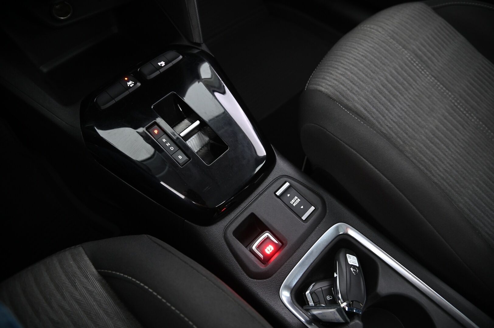 Opel Corsa-e 2023 5-ov Edition 136 automaatti - Vetokoukku / P-kamera / Ratinlämmitin / Apple carplay&Android auto 