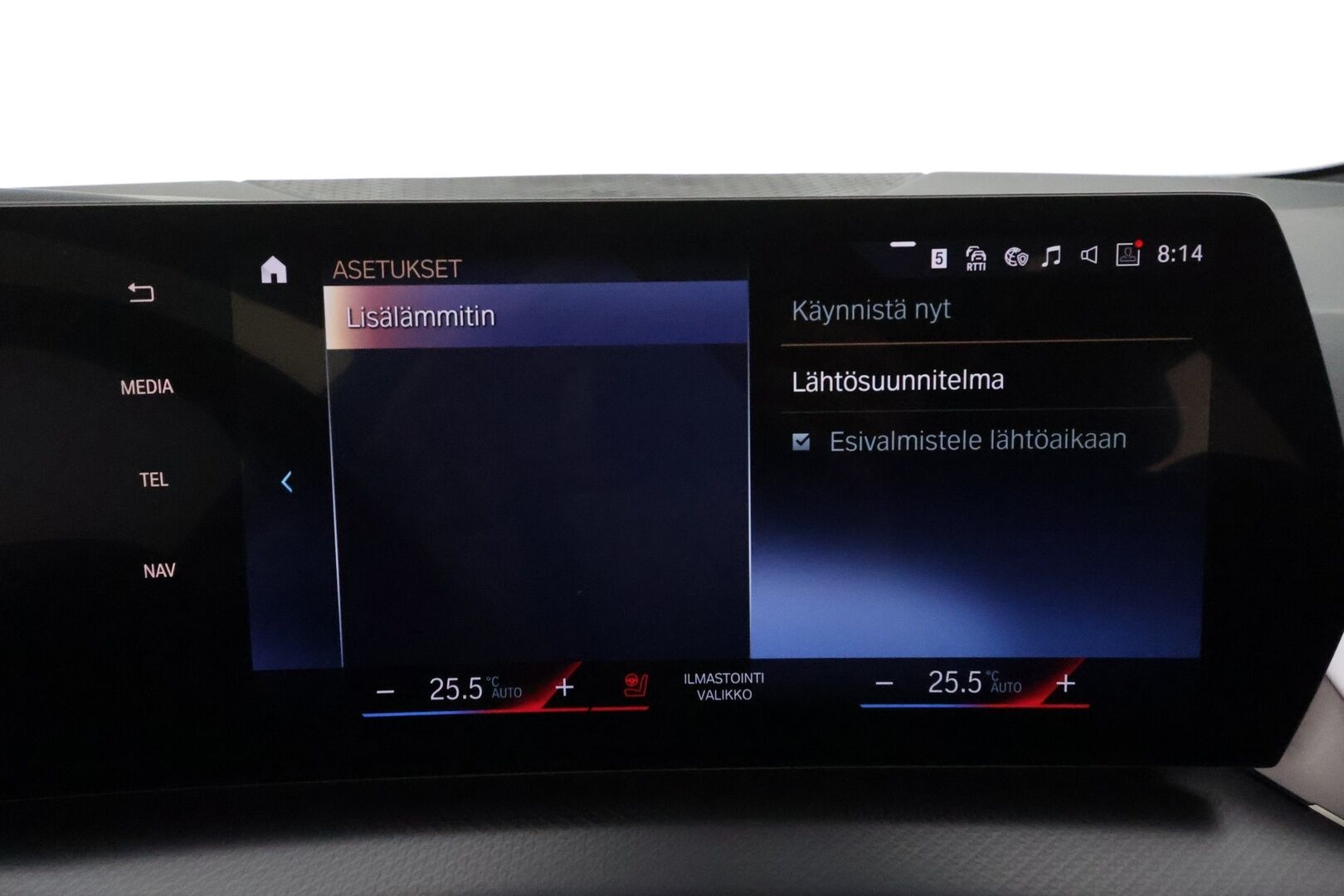 BMW 225 2023 U06 Active Tourer 225e xDrive Charged Edition M Sport **H&K / Panorama / Adapt. LED / Hierovat sporttipenkit / Koukku** - 3,99 % KORKOTARJOUS TÄHÄN AUTOON - Akku kuntotarkastettu! / 1-om. Suomi-auto / BMW Kattoboksi / Merkkihuollettu 
