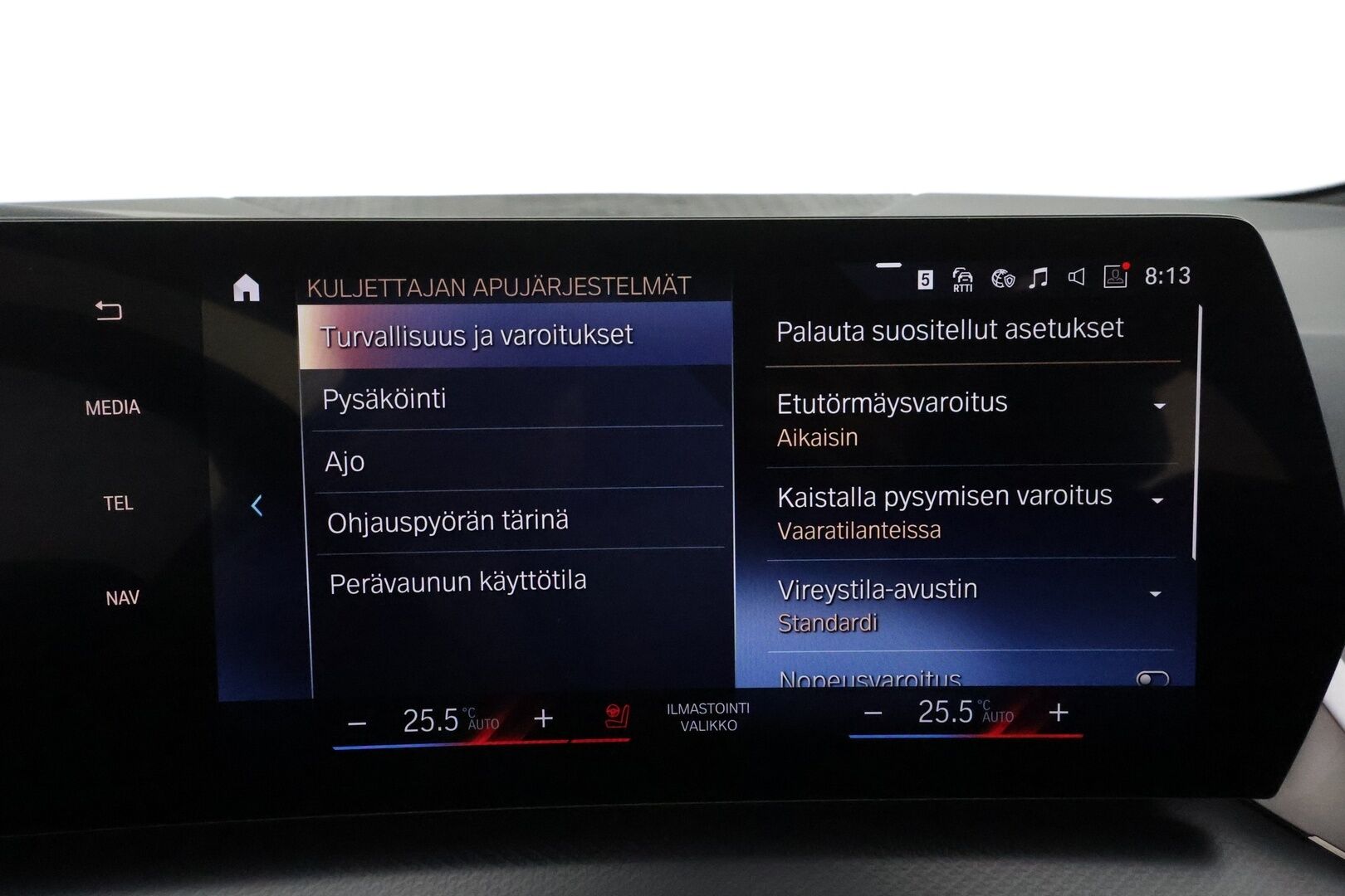 BMW 225 2023 U06 Active Tourer 225e xDrive Charged Edition M Sport **H&K / Panorama / Adapt. LED / Hierovat sporttipenkit / Koukku** - 3,99 % KORKOTARJOUS TÄHÄN AUTOON - Akku kuntotarkastettu! / 1-om. Suomi-auto / BMW Kattoboksi / Merkkihuollettu 