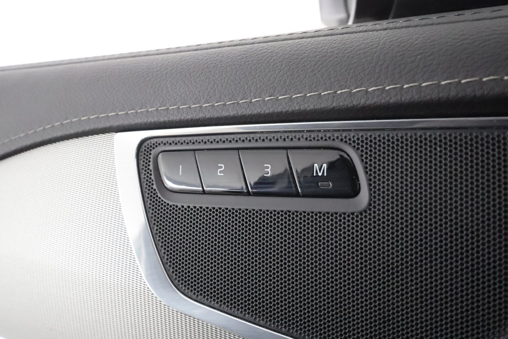 Volvo XC90 2020 T8 TwE AWD Inscription aut 7-P * ACC / HUD / Panorama / Ilma-alusta / Muistpenkit / Ilmastoidut nahat / Koukku / Full LED / 360° * - Webasto / Hierovat penkit / Kahdet renkaat aluvanteilla / Merkkihuollettu