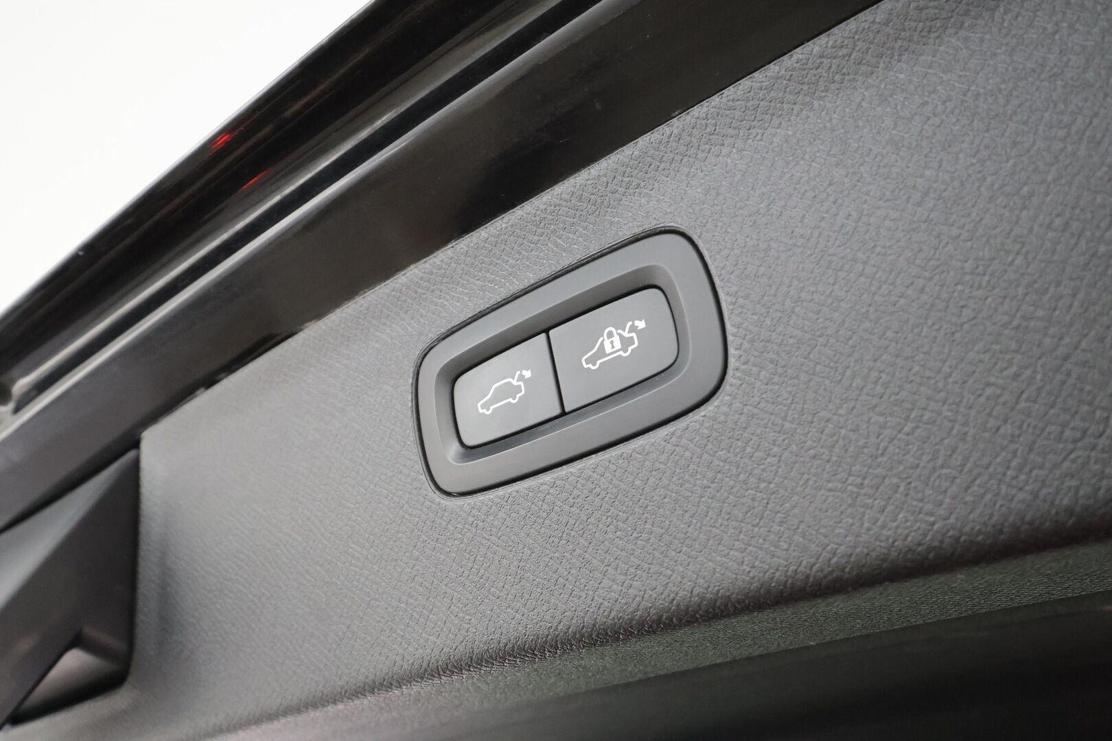 Volvo XC90 2020 T8 TwE AWD Inscription aut 7-P * ACC / HUD / Panorama / Ilma-alusta / Muistpenkit / Ilmastoidut nahat / Koukku / Full LED / 360° * - Webasto / Hierovat penkit / Kahdet renkaat aluvanteilla / Merkkihuollettu