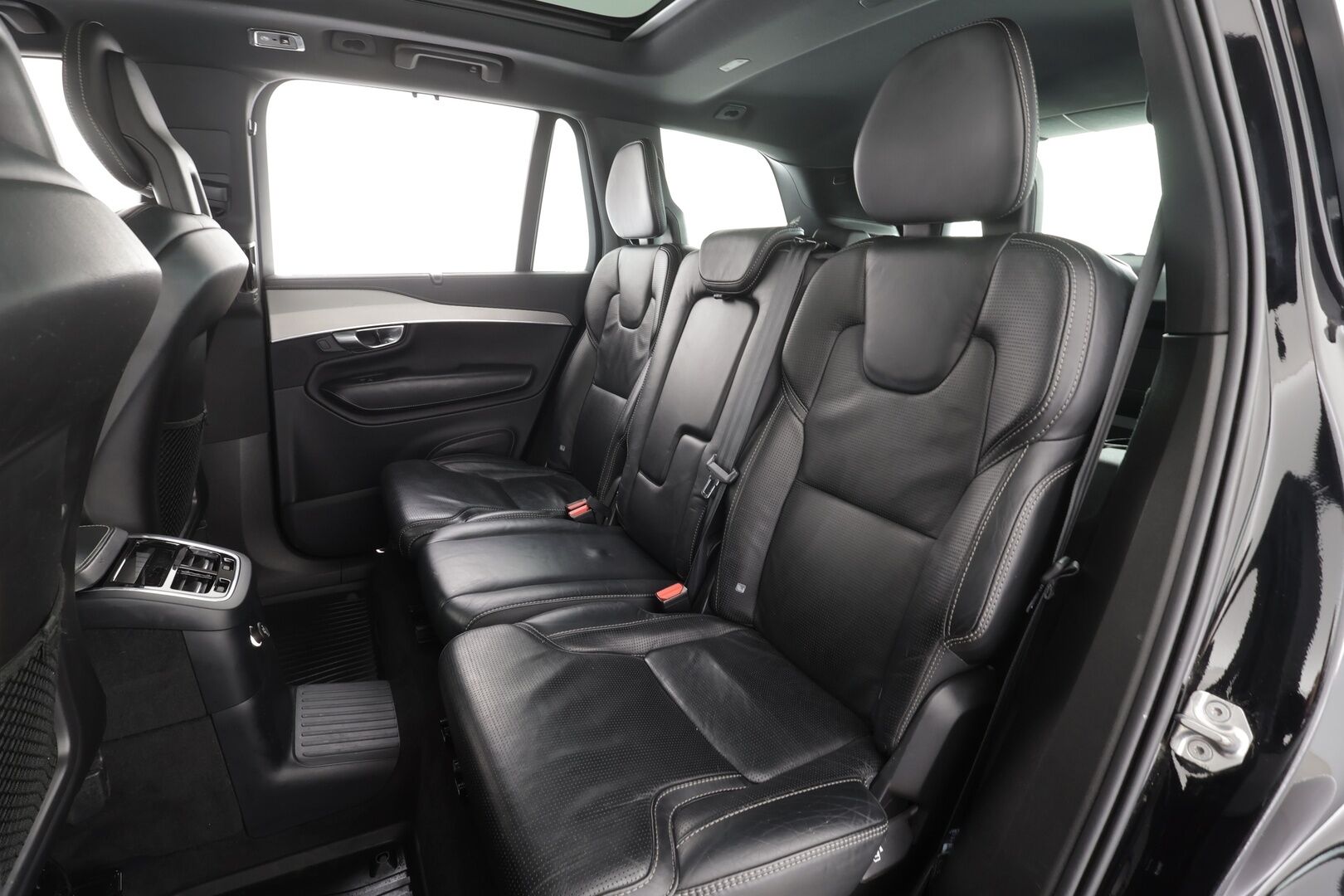 Volvo XC90 2020 T8 TwE AWD Inscription aut 7-P * ACC / HUD / Panorama / Ilma-alusta / Muistpenkit / Ilmastoidut nahat / Koukku / Full LED / 360° * - Webasto / Hierovat penkit / Kahdet renkaat aluvanteilla / Merkkihuollettu