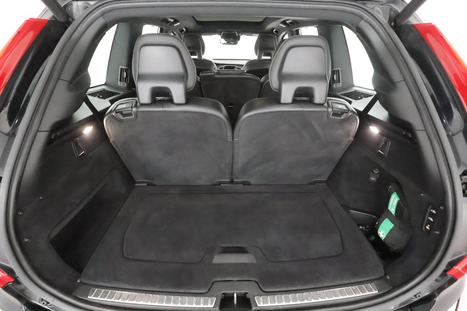 Volvo XC90 2020 T8 TwE AWD Inscription aut 7-P * ACC / HUD / Panorama / Ilma-alusta / Muistpenkit / Ilmastoidut nahat / Koukku / Full LED / 360° * - Webasto / Hierovat penkit / Kahdet renkaat aluvanteilla / Merkkihuollettu