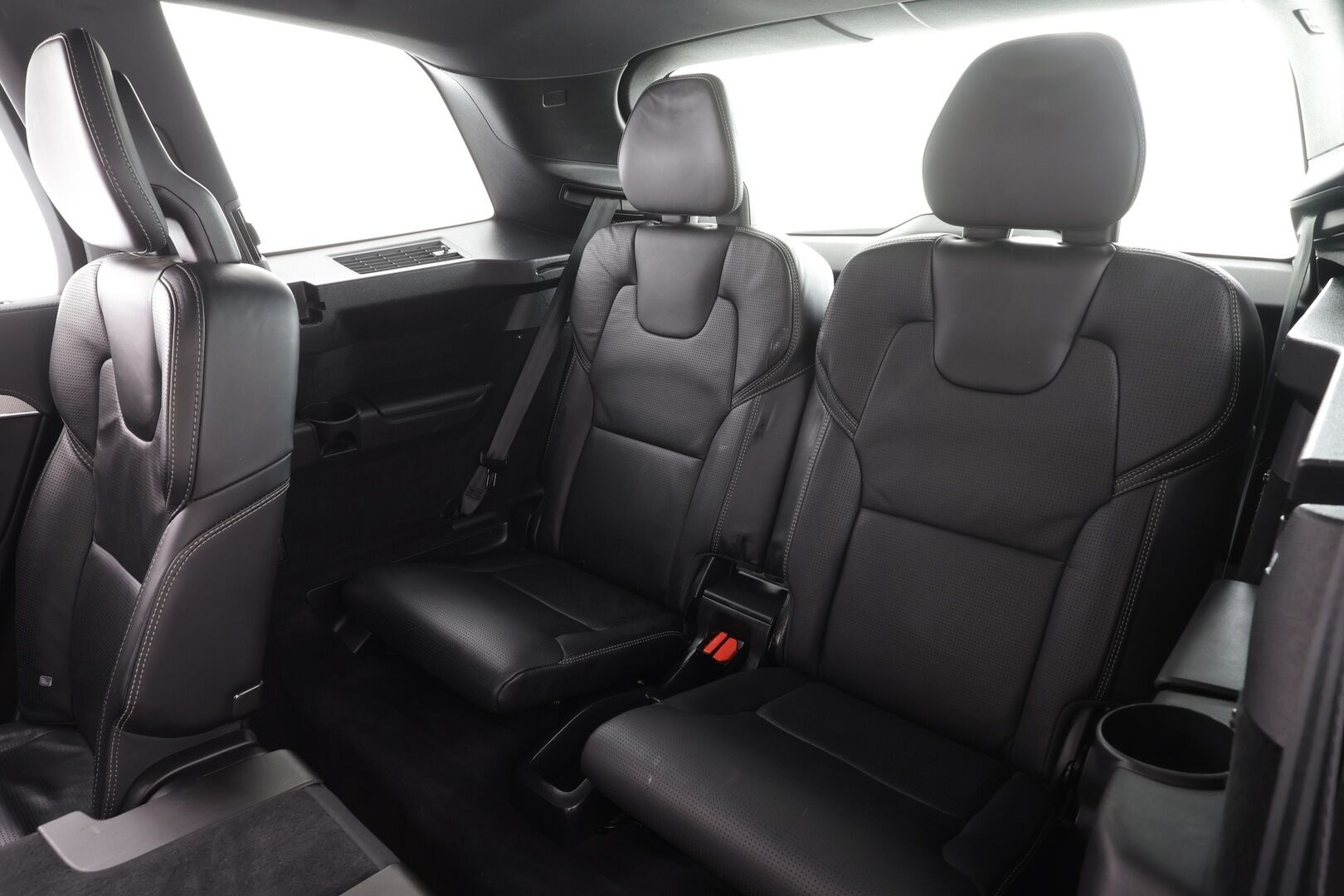 Volvo XC90 2020 T8 TwE AWD Inscription aut 7-P * ACC / HUD / Panorama / Ilma-alusta / Muistpenkit / Ilmastoidut nahat / Koukku / Full LED / 360° * - Webasto / Hierovat penkit / Kahdet renkaat aluvanteilla / Merkkihuollettu