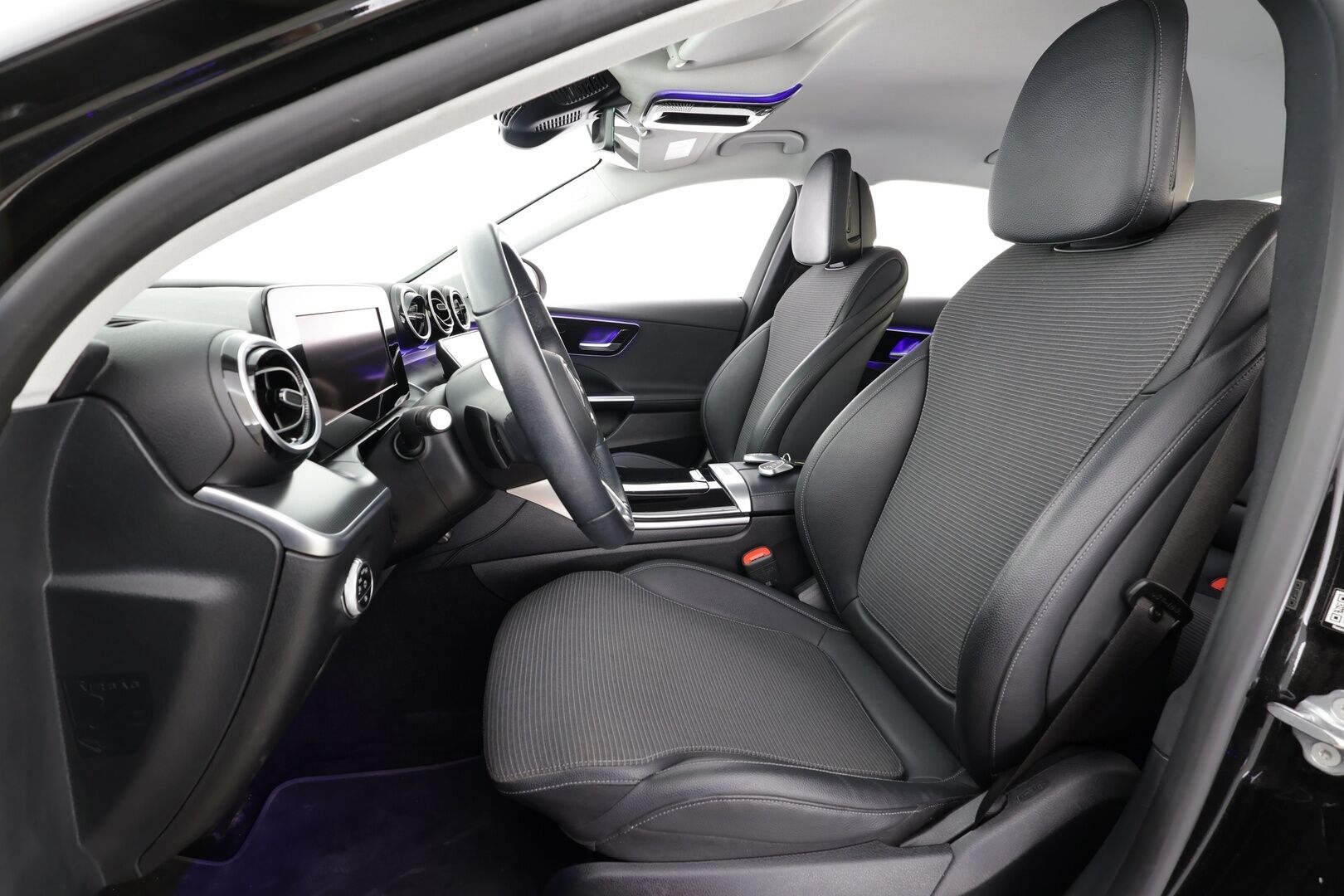 Mercedes-Benz C 2023 300 e A Business * Vakkari / Puolinahat / P.kamera / LED / Navi / Facelift * - 1.Om Suomi-auto / Kahdet renkaat aluvanteilla / Merkkihuollettu