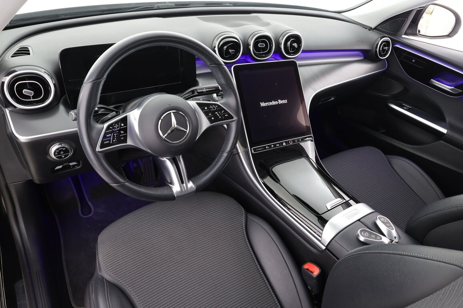 Mercedes-Benz C 2023 300 e A Business * Vakkari / Puolinahat / P.kamera / LED / Navi / Facelift * - 1.Om Suomi-auto / Kahdet renkaat aluvanteilla / Merkkihuollettu