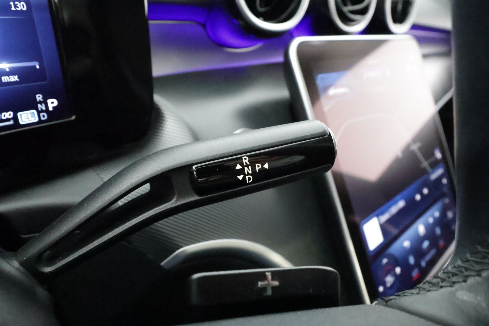 Mercedes-Benz C 2023 300 e A Business * Vakkari / Puolinahat / P.kamera / LED / Navi / Facelift * - 1.Om Suomi-auto / Kahdet renkaat aluvanteilla / Merkkihuollettu