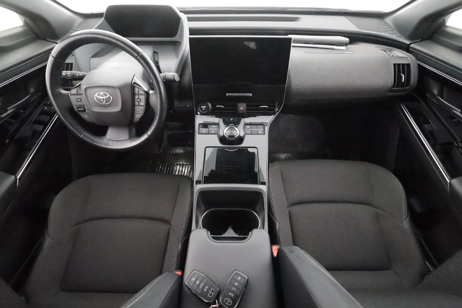 Toyota bZ4X 2023 Launch Edition * ACC / ILP / P.Kamera / Navi / LED / Keyless / Sähköpenkki / Puolinahat * - Suomi-auto / Kahdet renkaat aluvanteilla / Merkkihuollettu / Juuri huollettu - HULLUT AVAJAISHULINAT KORKOTARJOUS 3,29 %