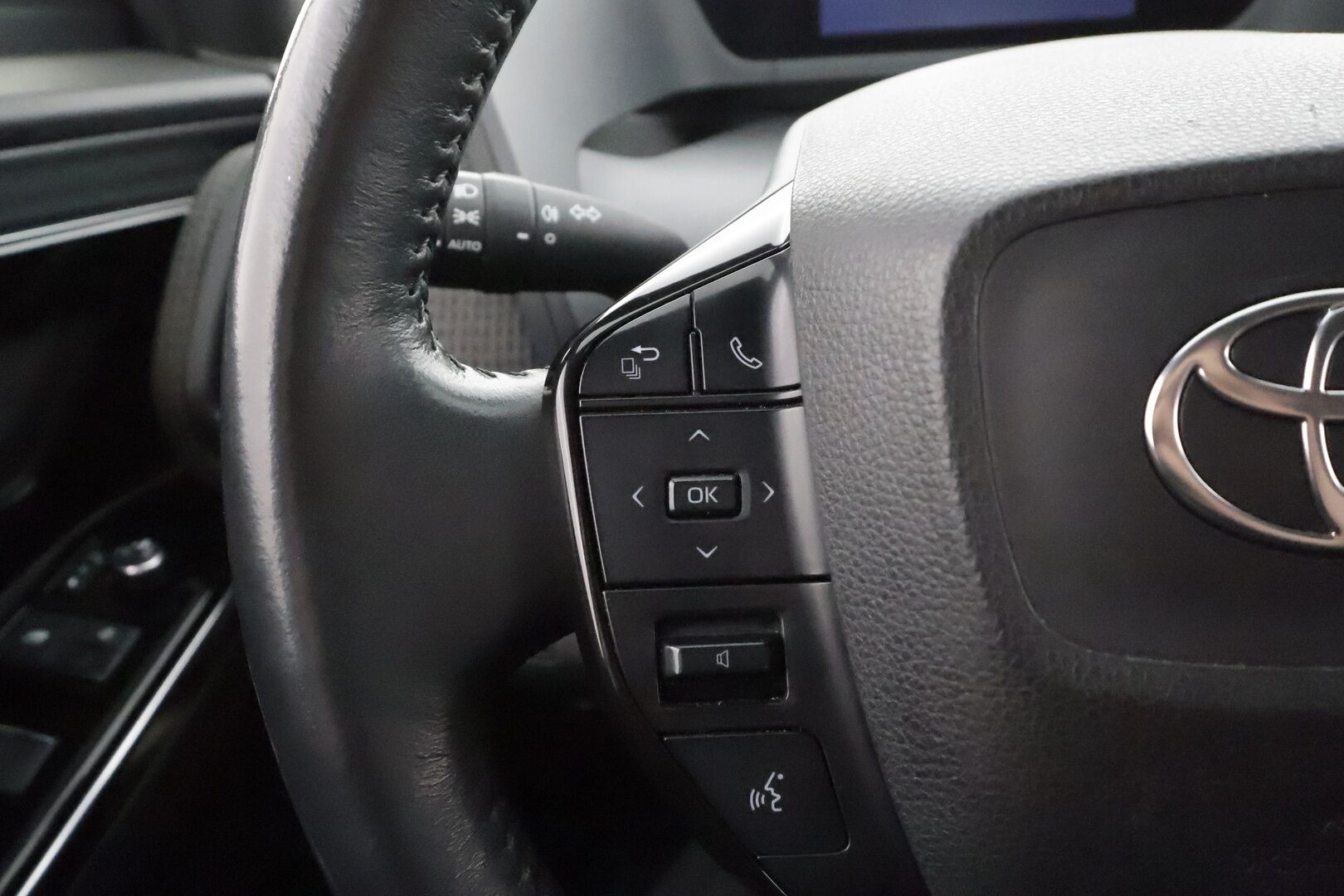 Toyota bZ4X 2023 Launch Edition * ACC / ILP / P.Kamera / Navi / LED / Keyless / Sähköpenkki / Puolinahat * - Suomi-auto / Kahdet renkaat aluvanteilla / Merkkihuollettu / Juuri huollettu - HULLUT AVAJAISHULINAT KORKOTARJOUS 3,29 %